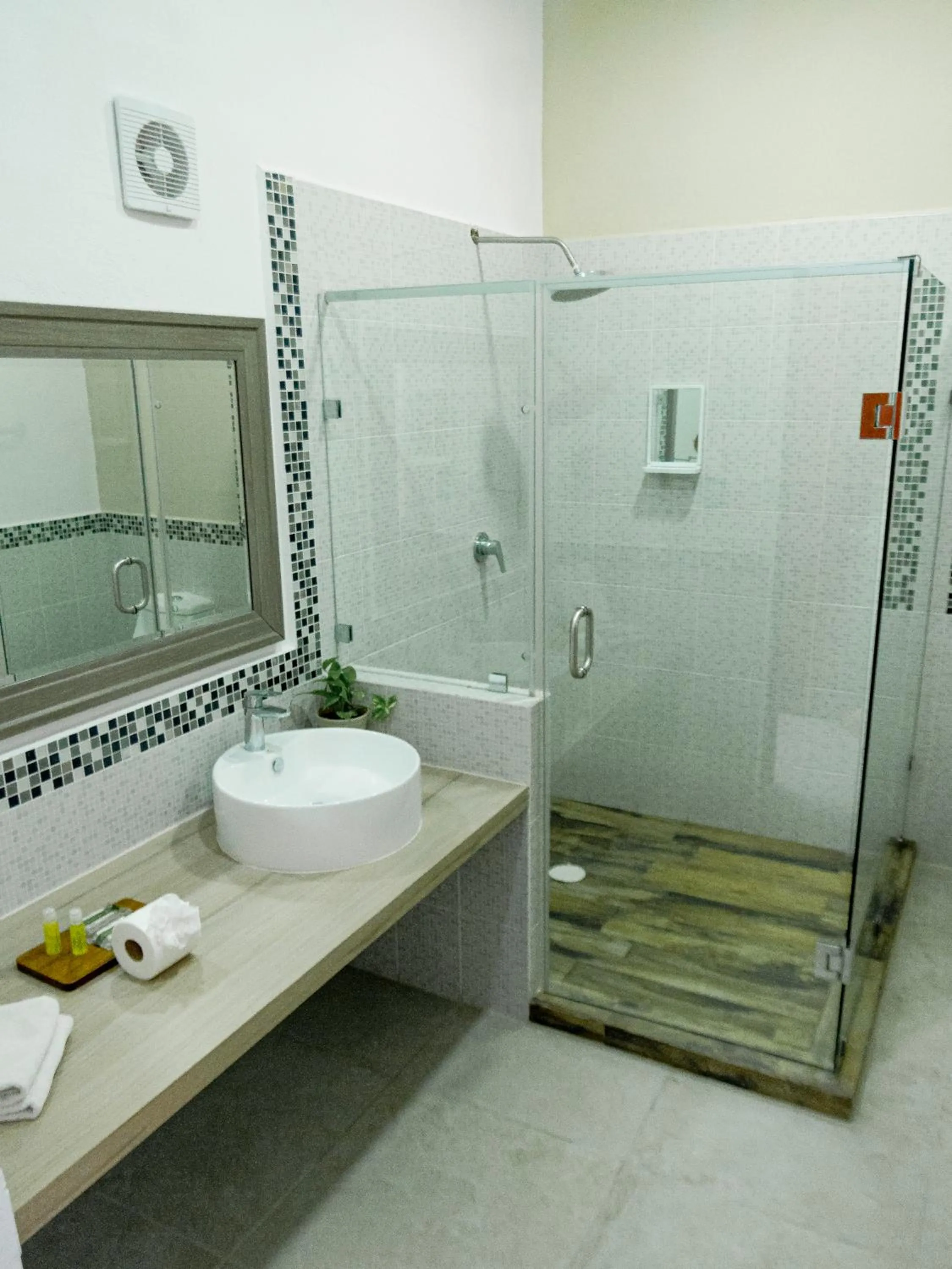 Shower in Ocean Drive Hotel