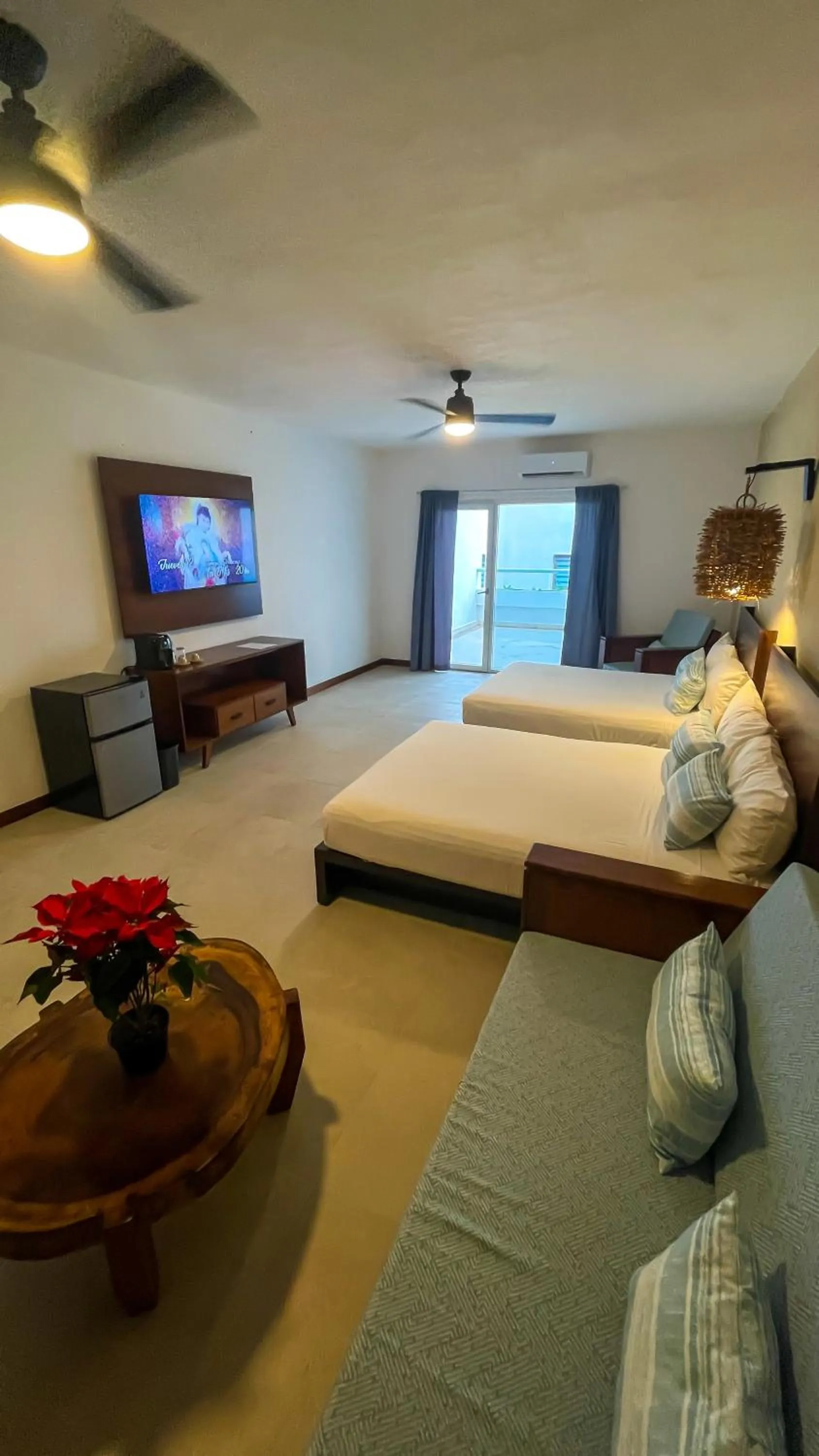 Bedroom, Bed in Ocean Drive Hotel