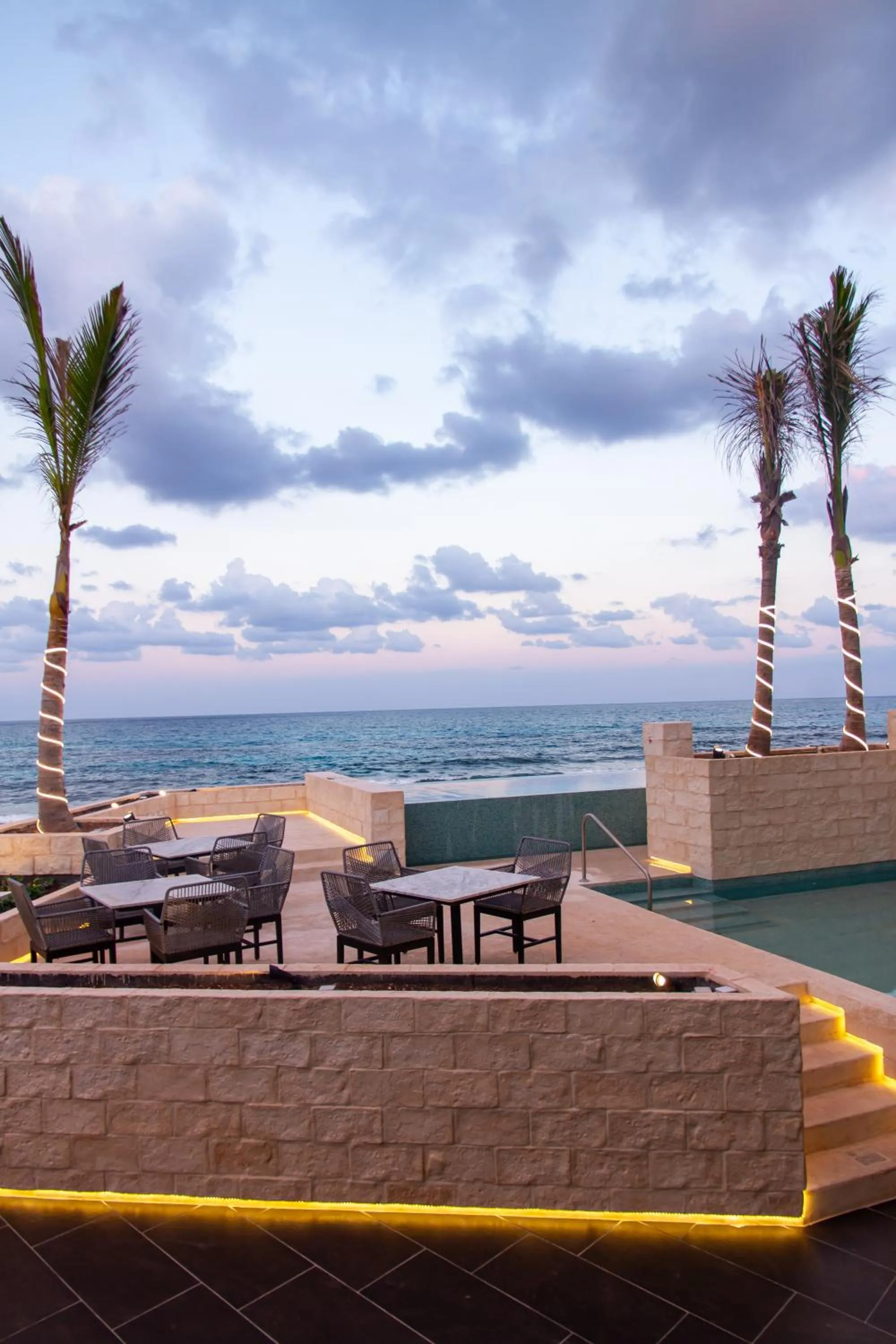 Swimming pool in Ocean Drive Hotel