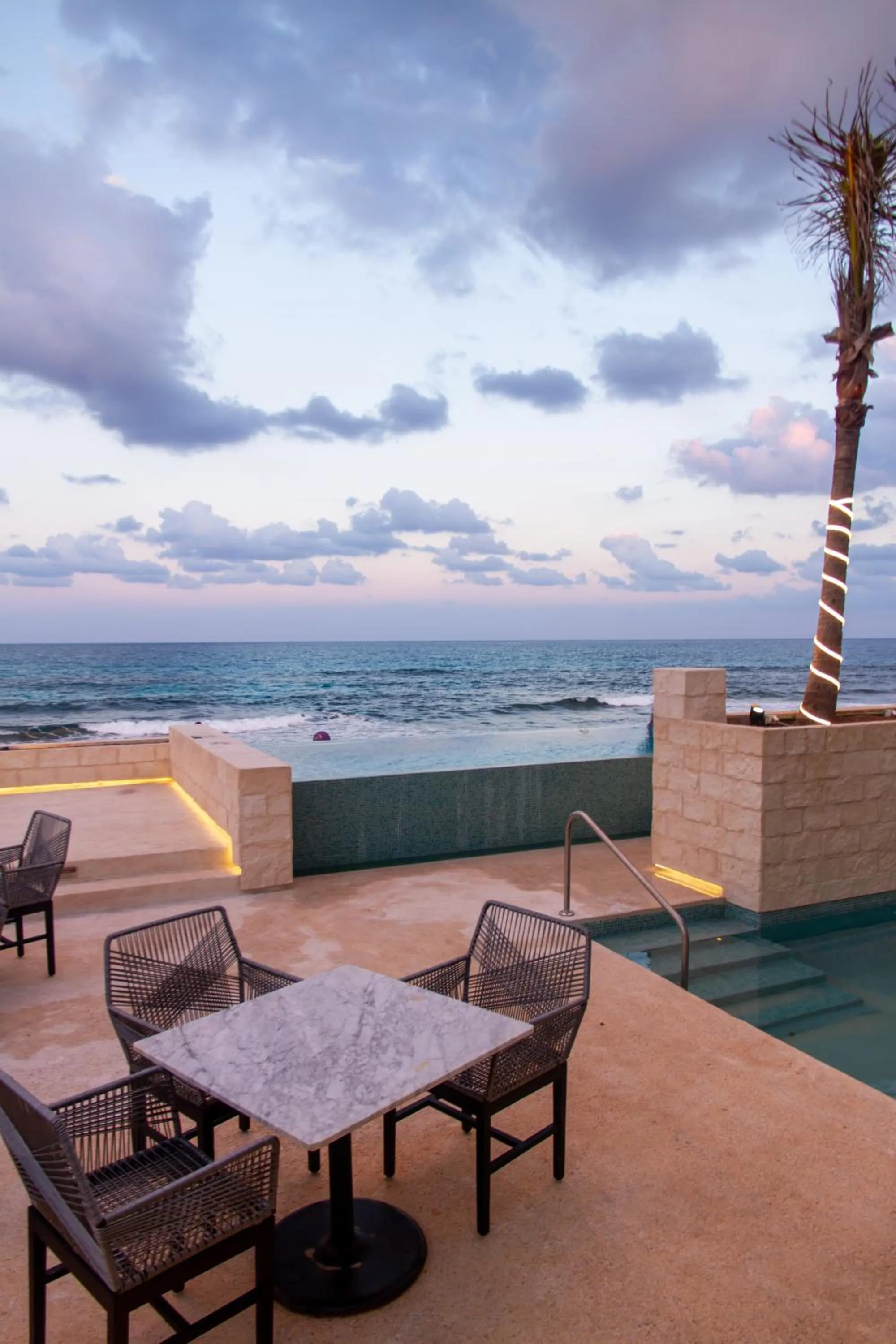 Swimming pool in Ocean Drive Hotel