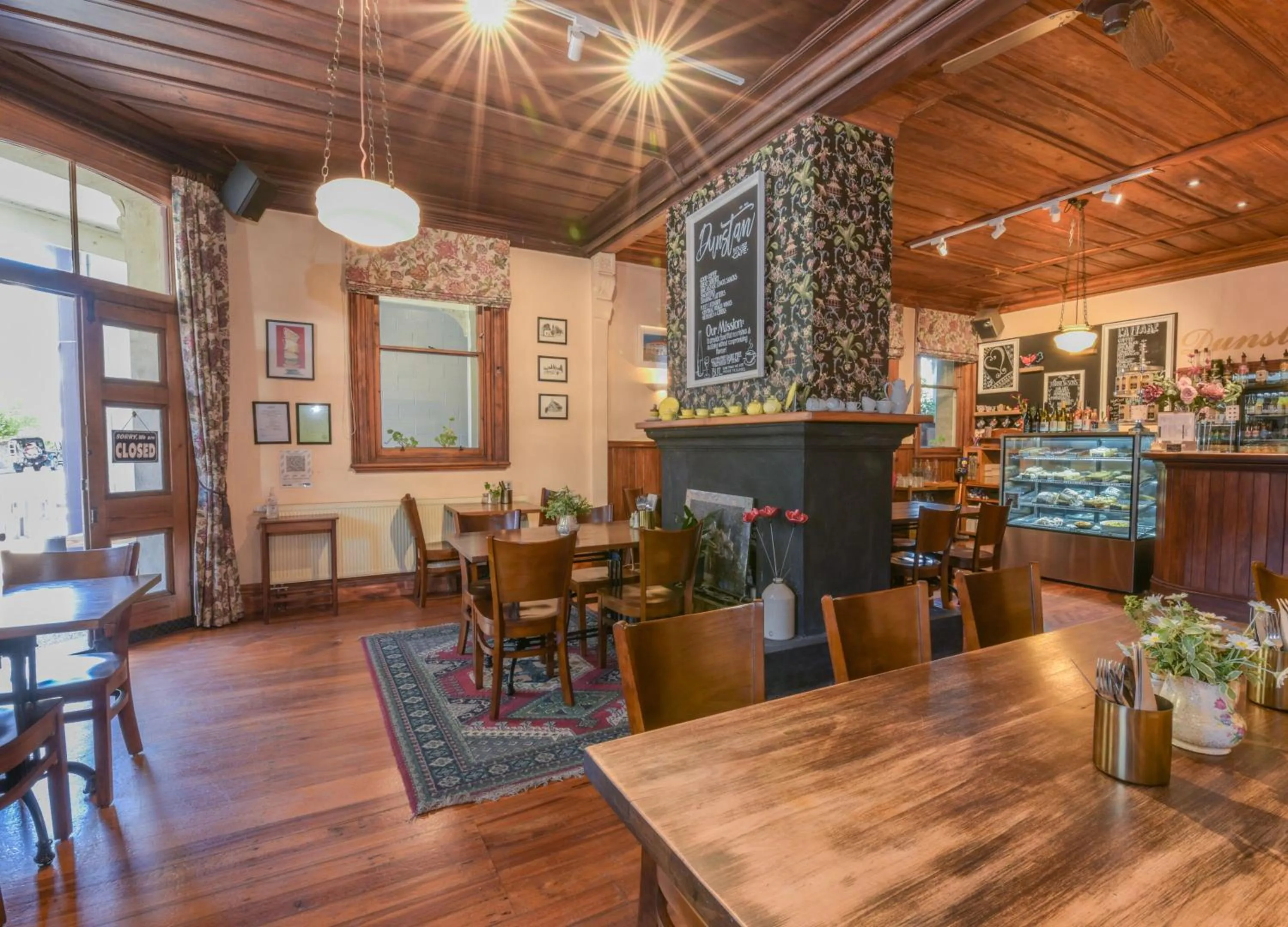 Restaurant/places to eat in Dunstan House