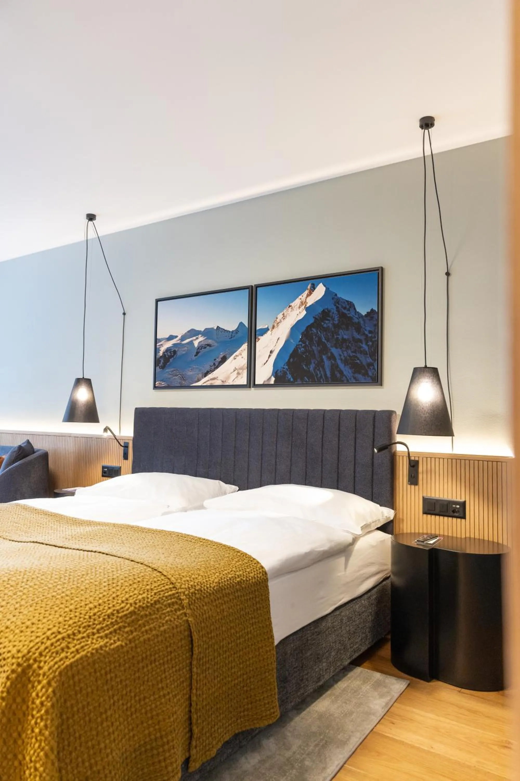 Bedroom, Bed in Hotel Rosatsch