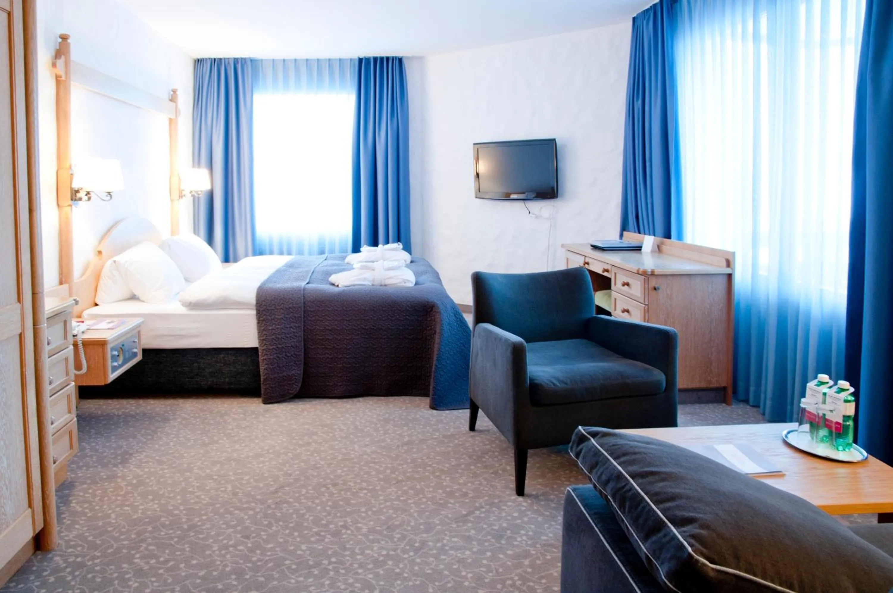 Photo of the whole room, Bed in Hotel Rosatsch