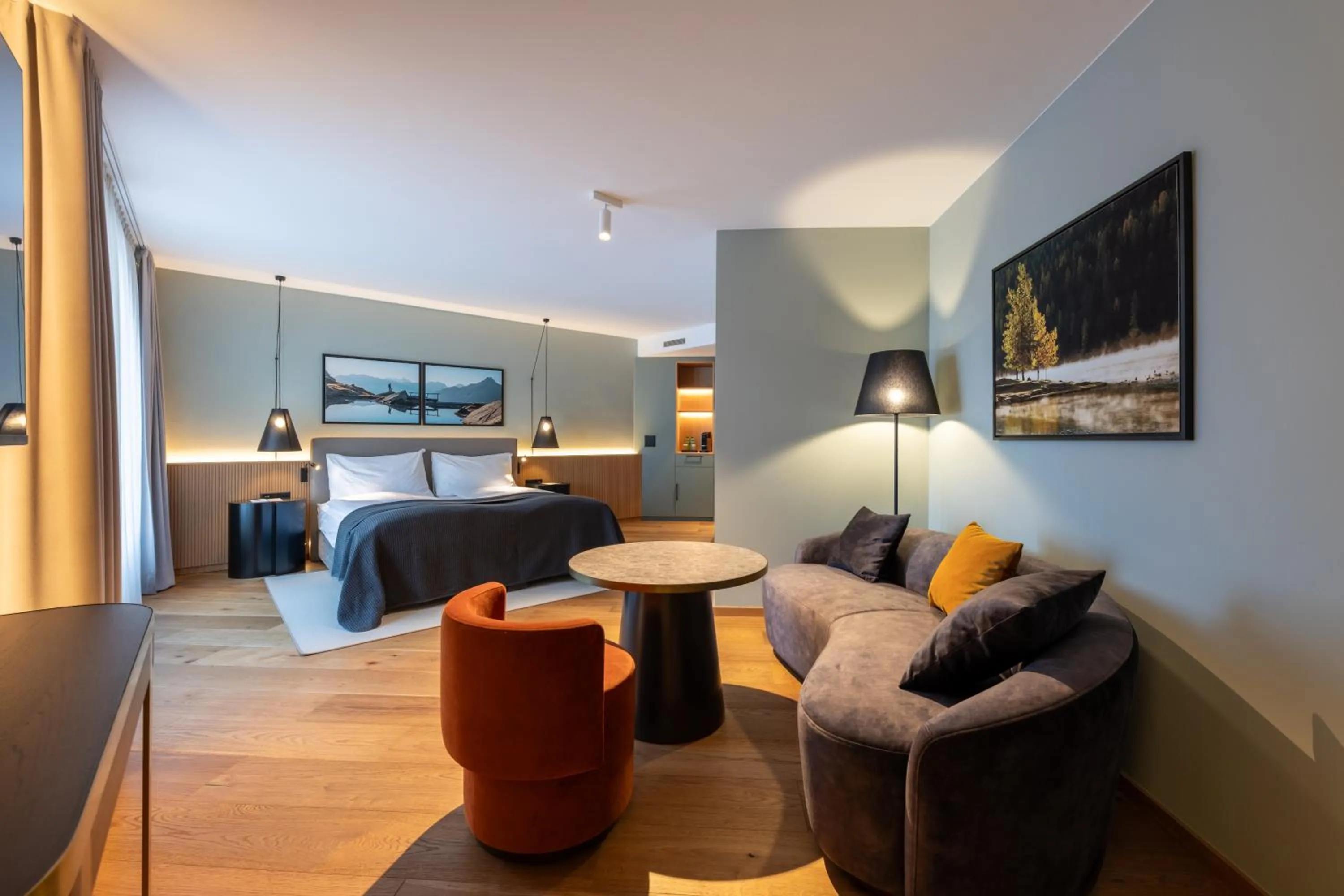 Living room, Bed in Hotel Rosatsch