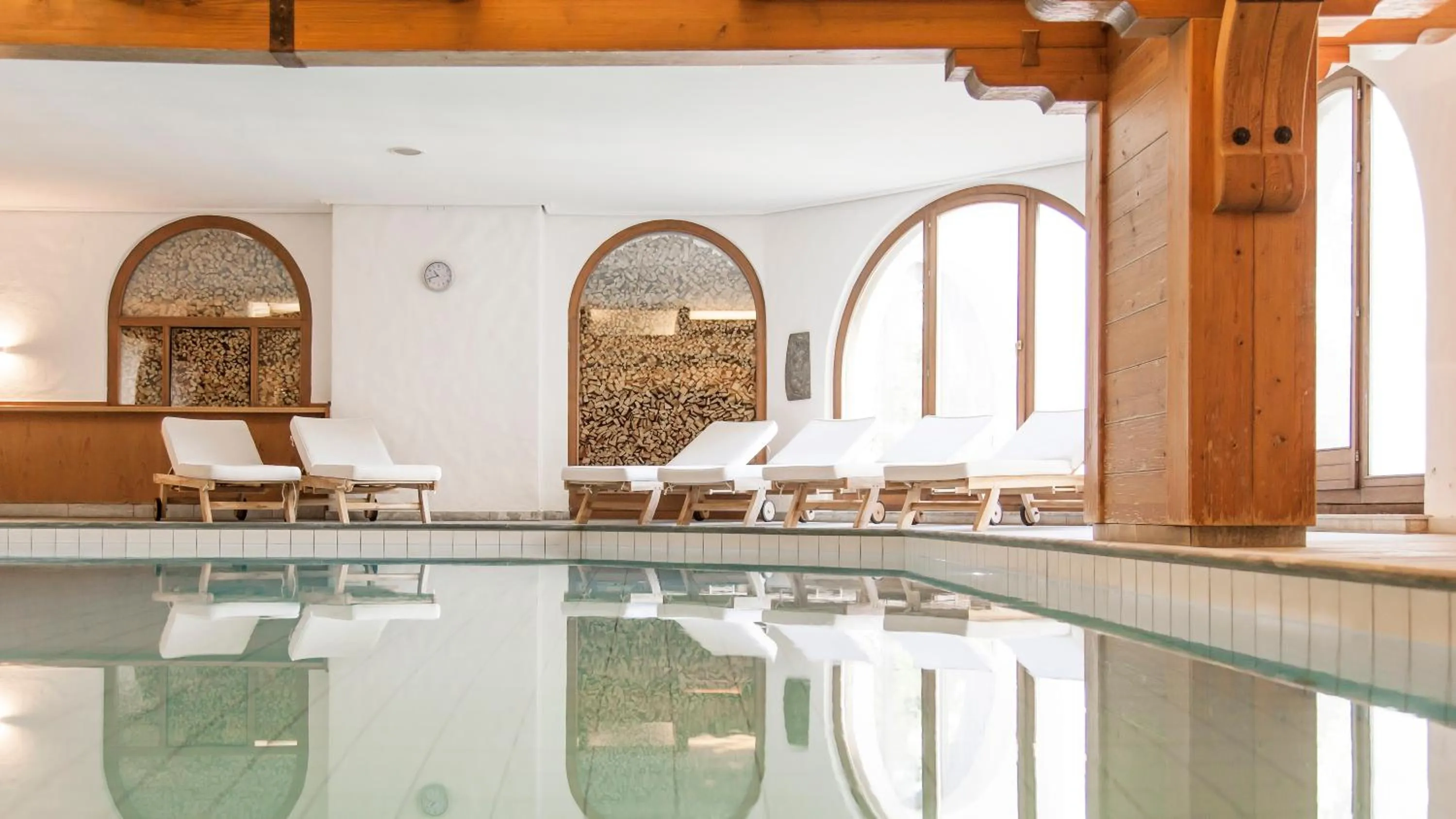 Swimming pool in Hotel Rosatsch