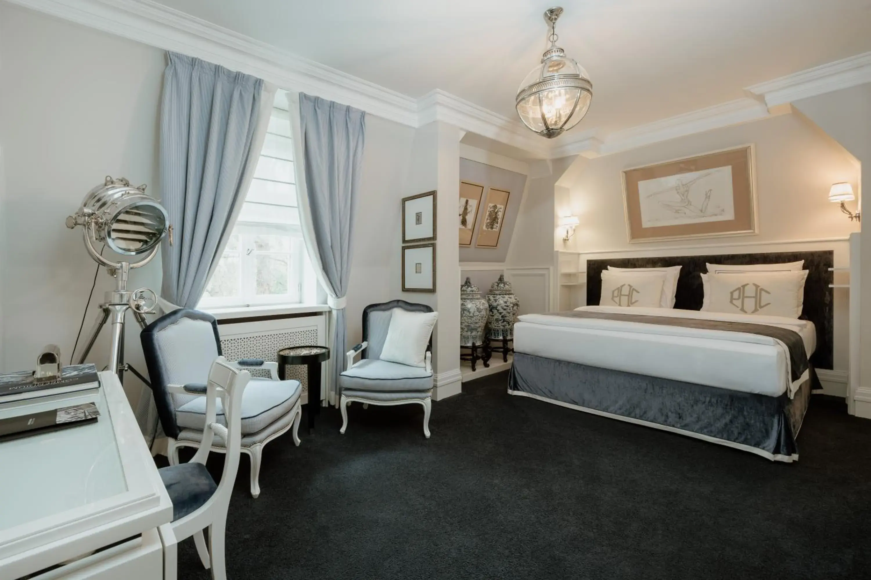 Photo of the whole room, Bed in Schlosshotel Berlin Photo of the whole room, Bed in Schlosshotel Berlin