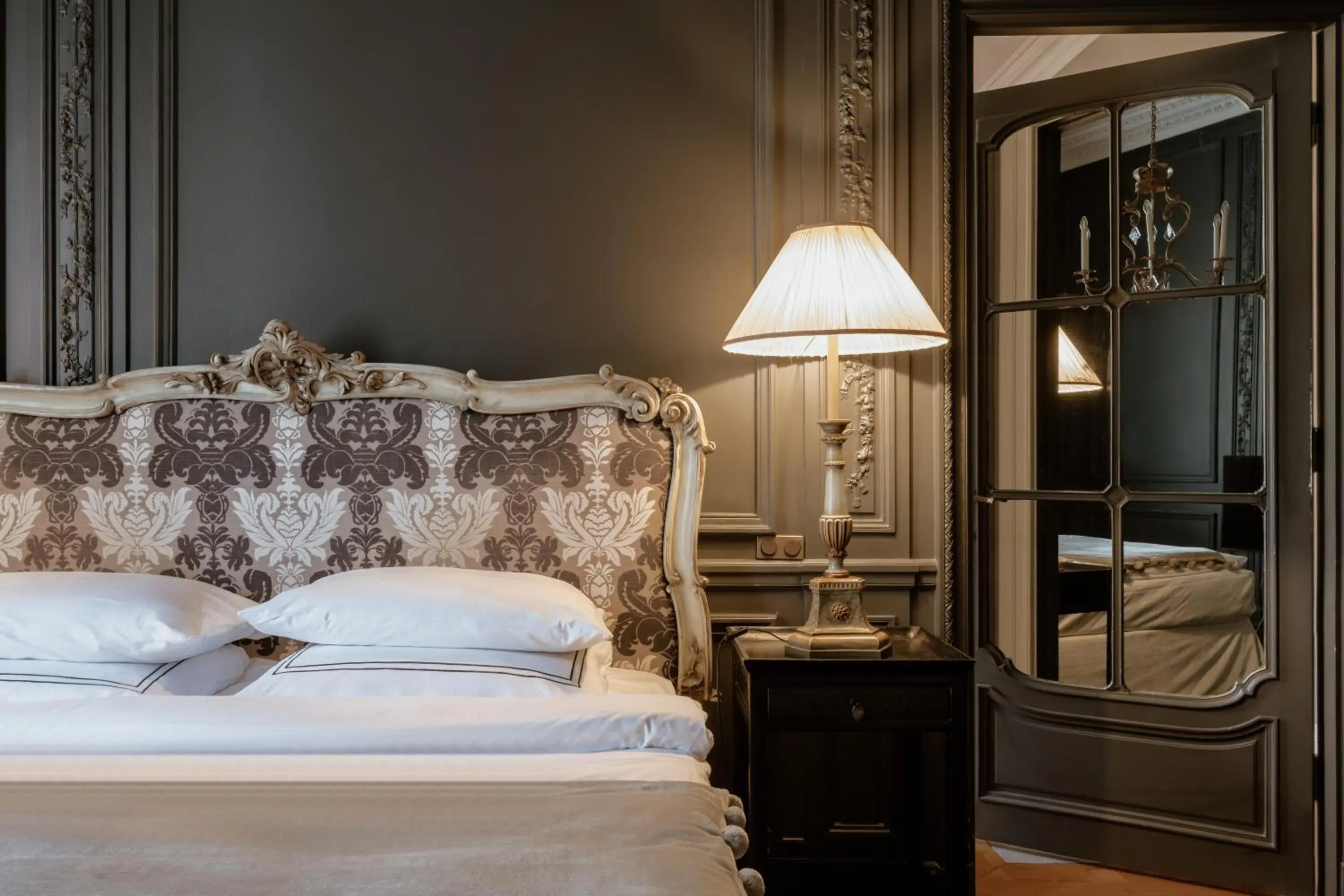 Photo of the whole room, Bed in Schlosshotel Berlin Photo of the whole room, Bed in Schlosshotel Berlin