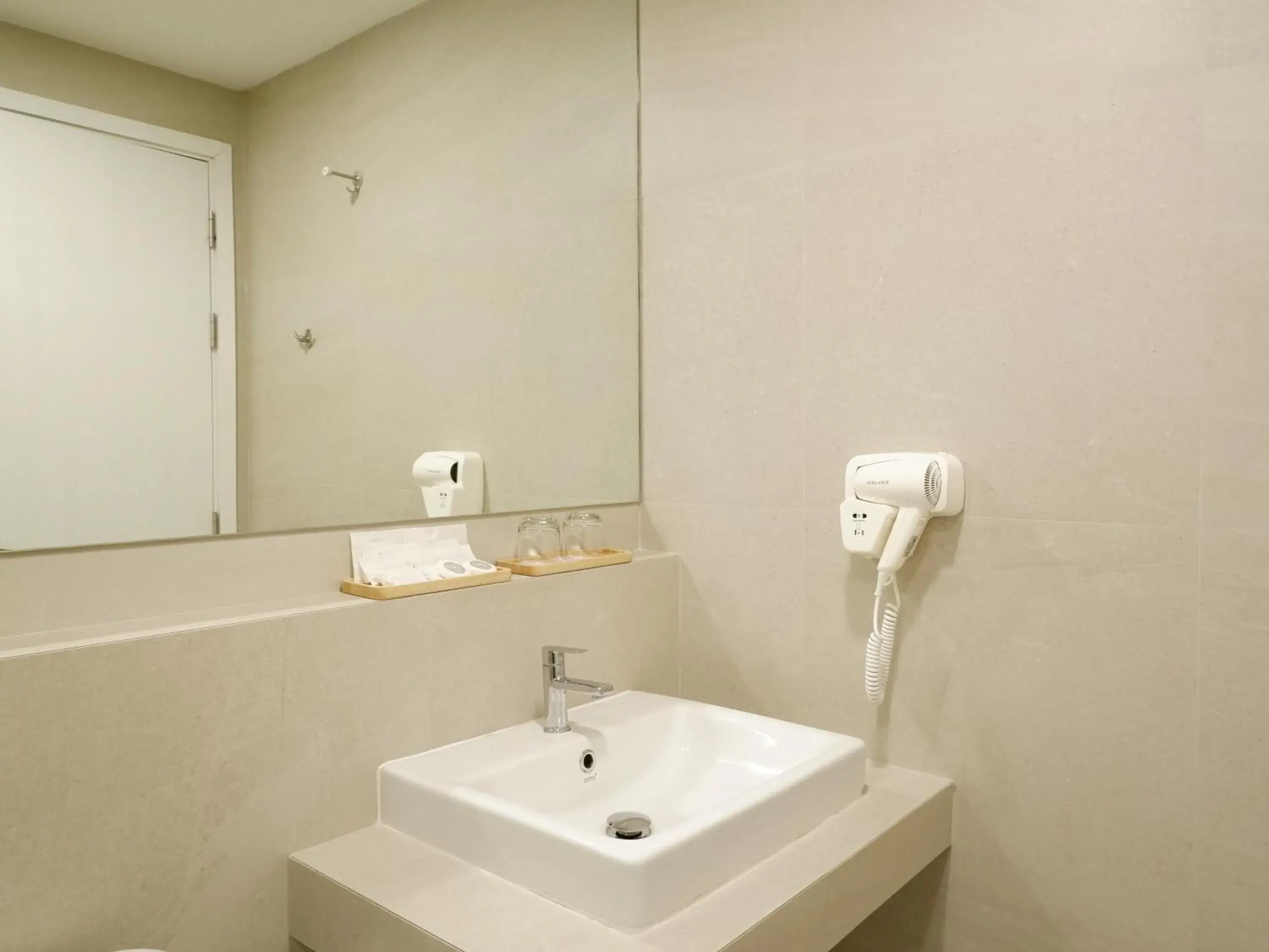 Bathroom in bliQ Hotel Chanthaburi Bathroom in bliQ Hotel Chanthaburi