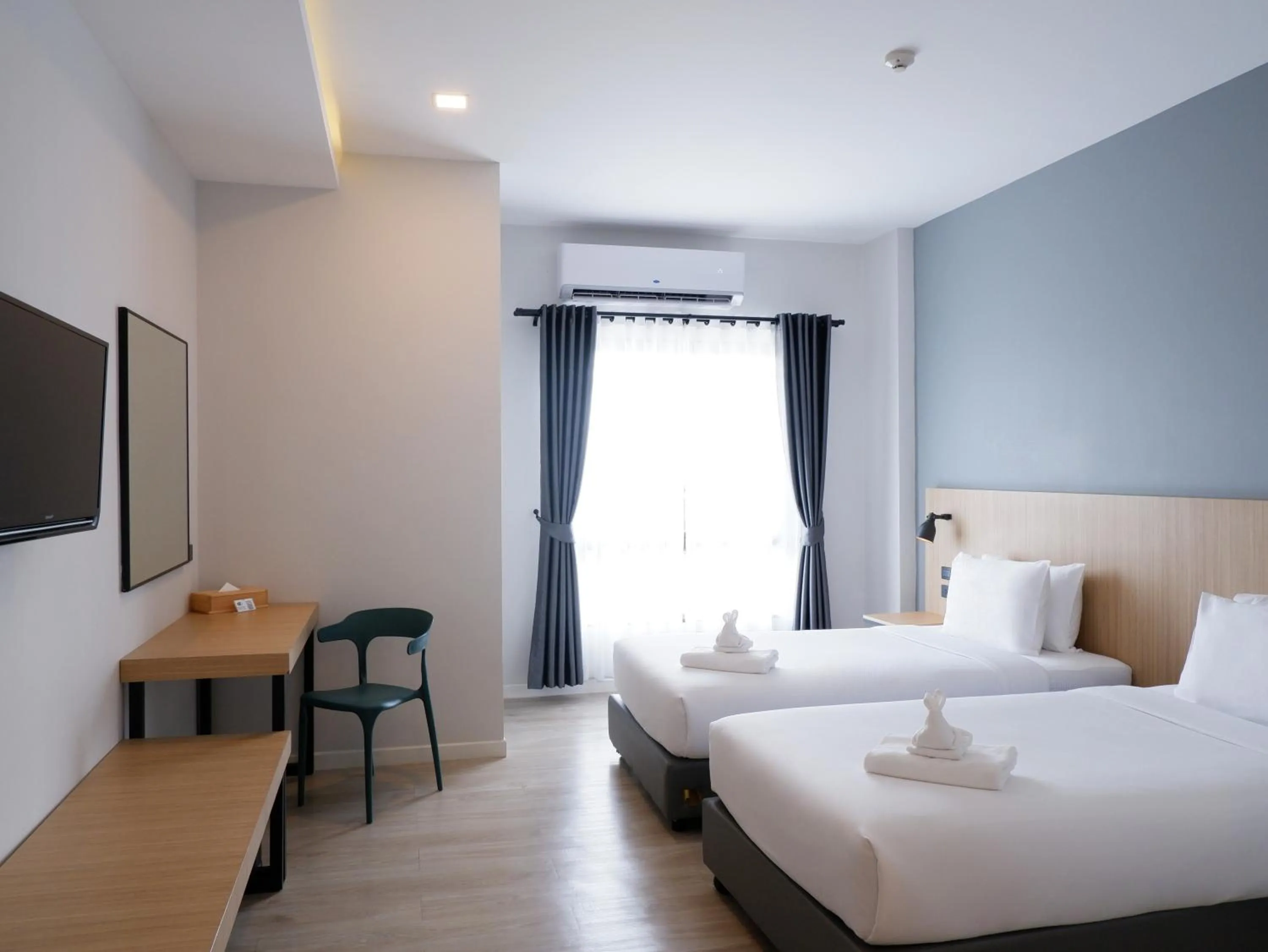Photo of the whole room, Bed in bliQ Hotel Chanthaburi