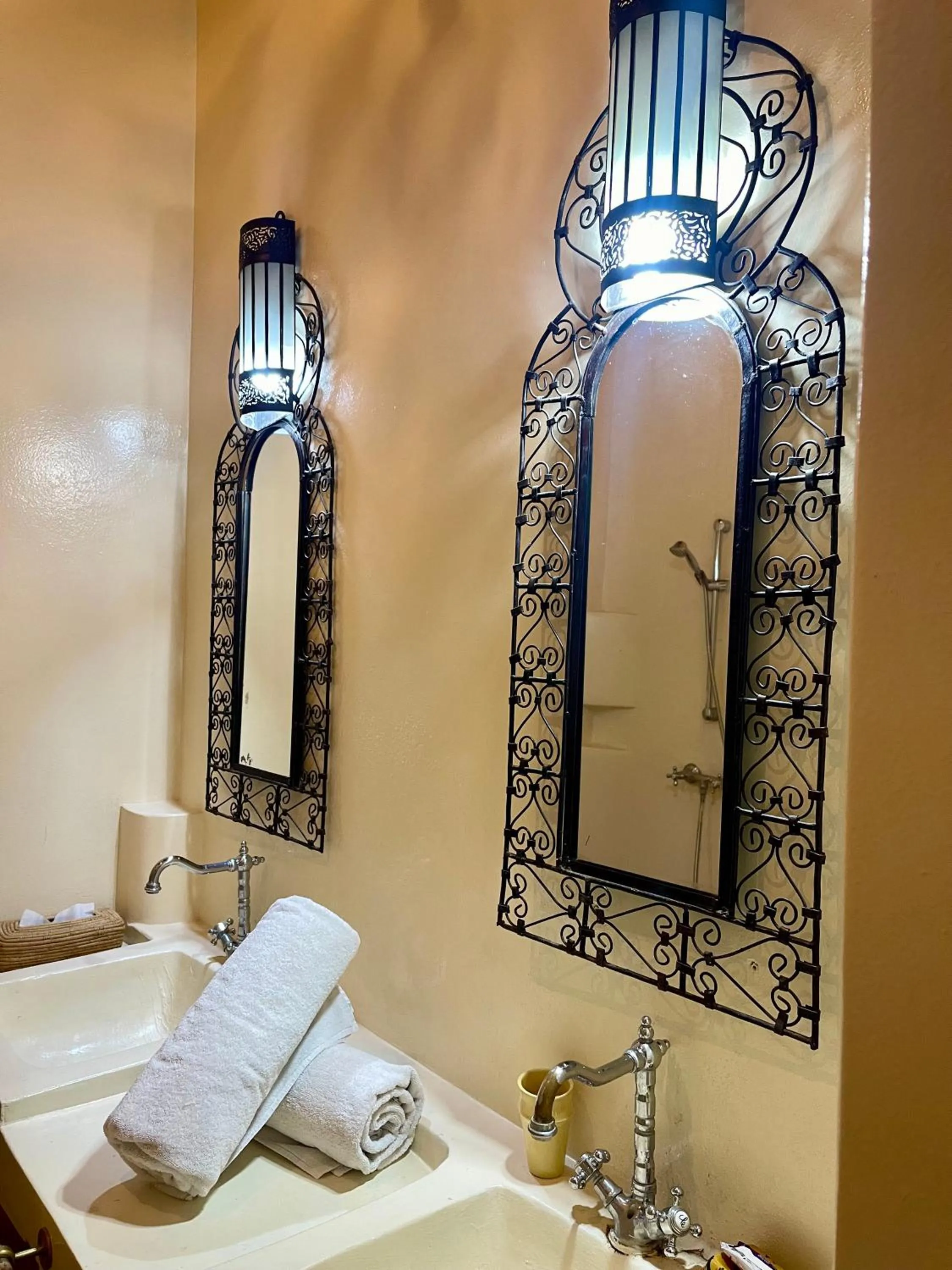 Bathroom in Riad Zarka By La Siredrah
