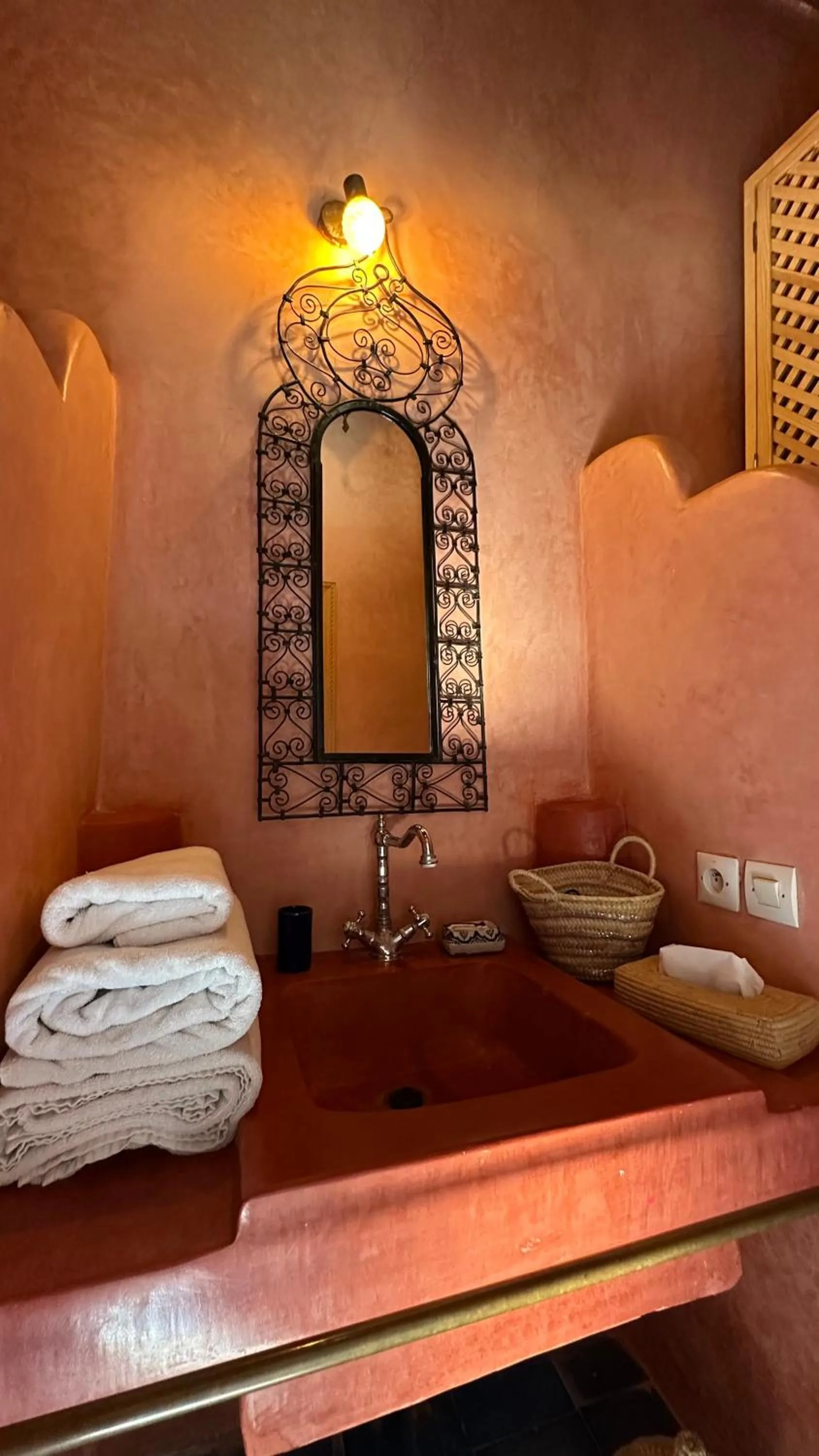 Bathroom in Riad Zarka By La Siredrah