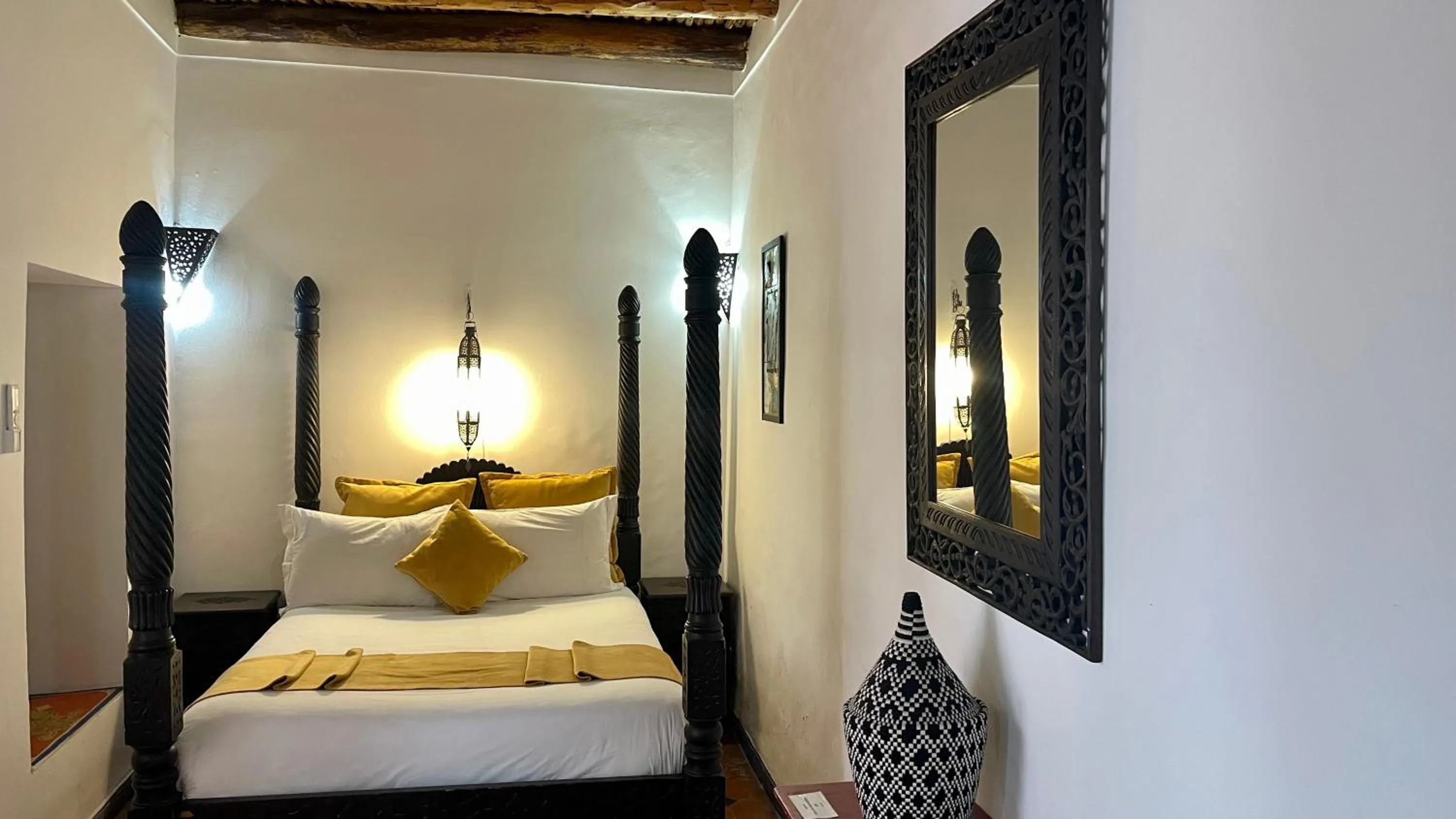 Bed in Riad Zarka By La Siredrah