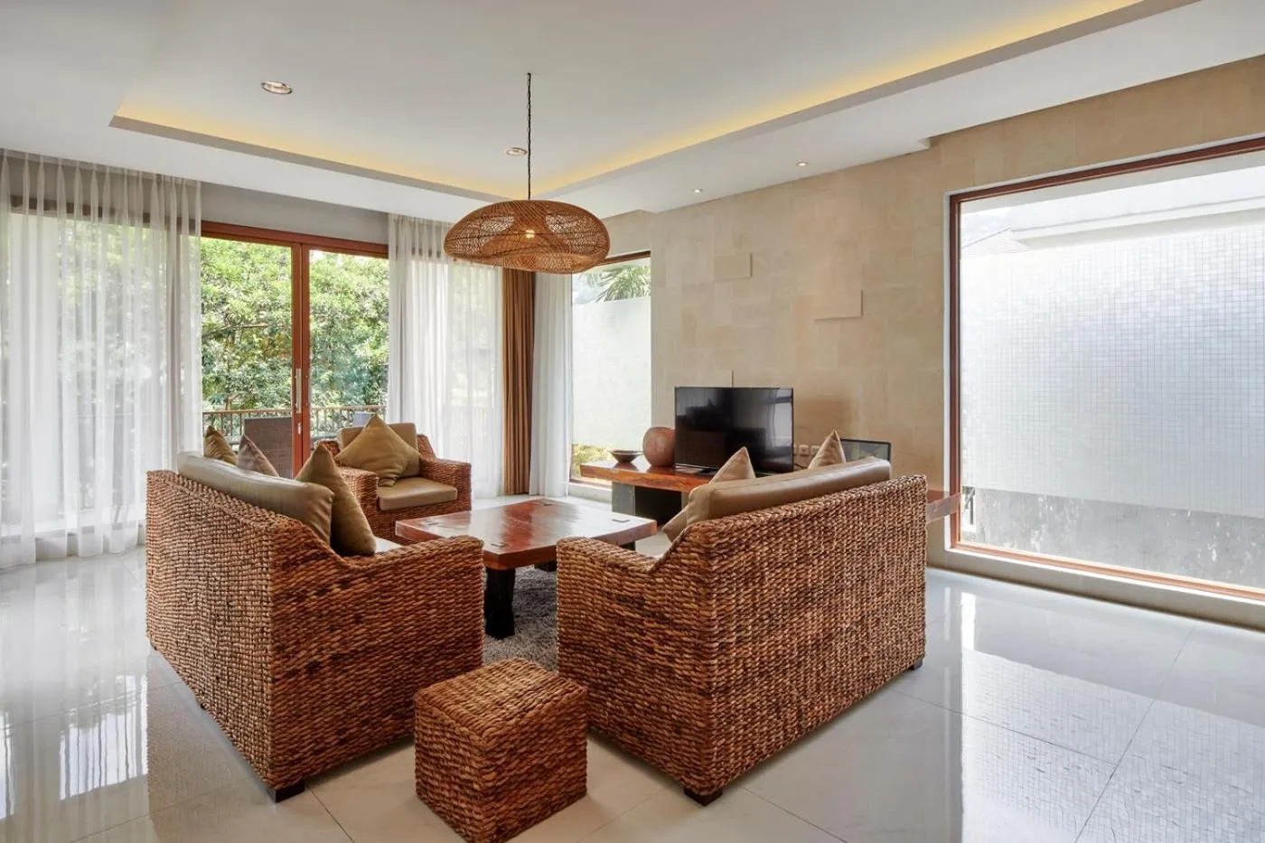Communal lounge/ TV room in Asmaya Hill View Villa 7 bedrooms with a private swimming pool and billiard table