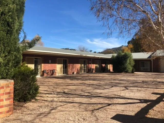 Standard Twin Room with Mountain View in Dargo Hotel