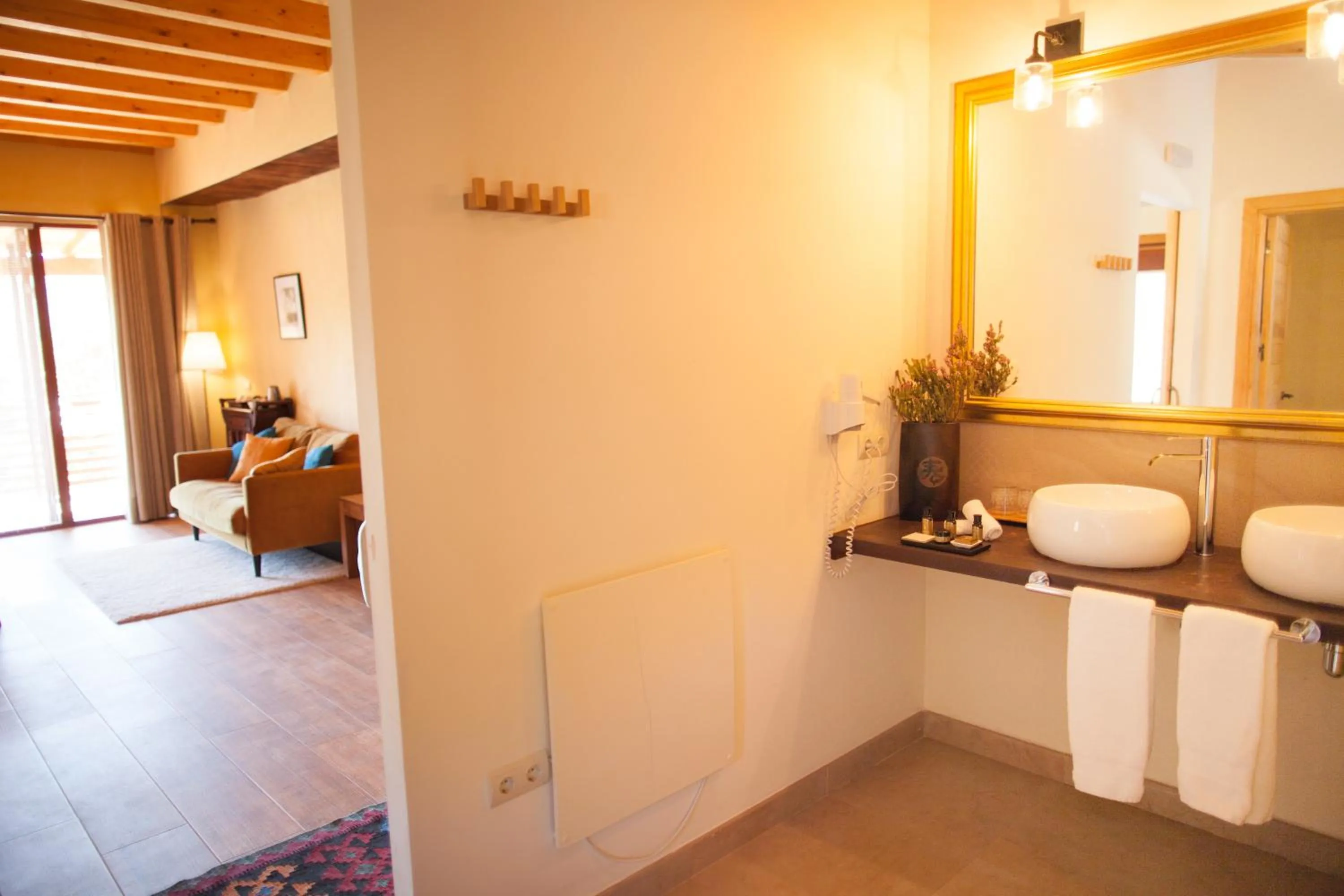 Photo of the whole room in Mas del Bot