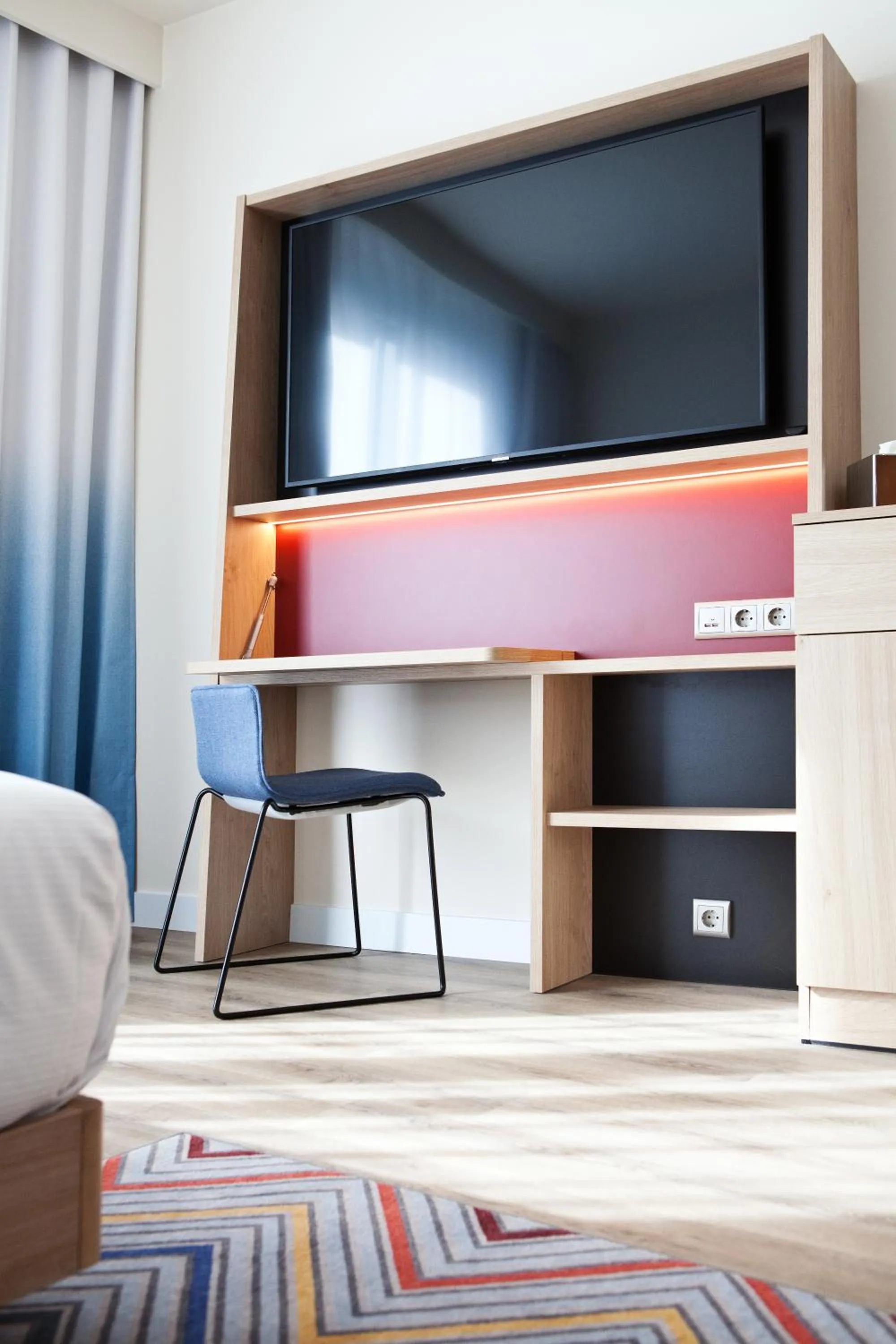 TV and multimedia in Hampton by Hilton Munich Airport South