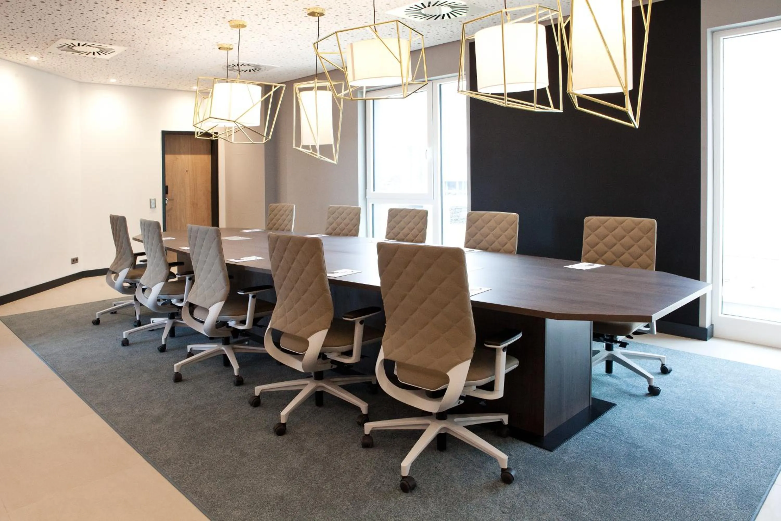 Meeting/conference room in Hampton by Hilton Munich Airport South