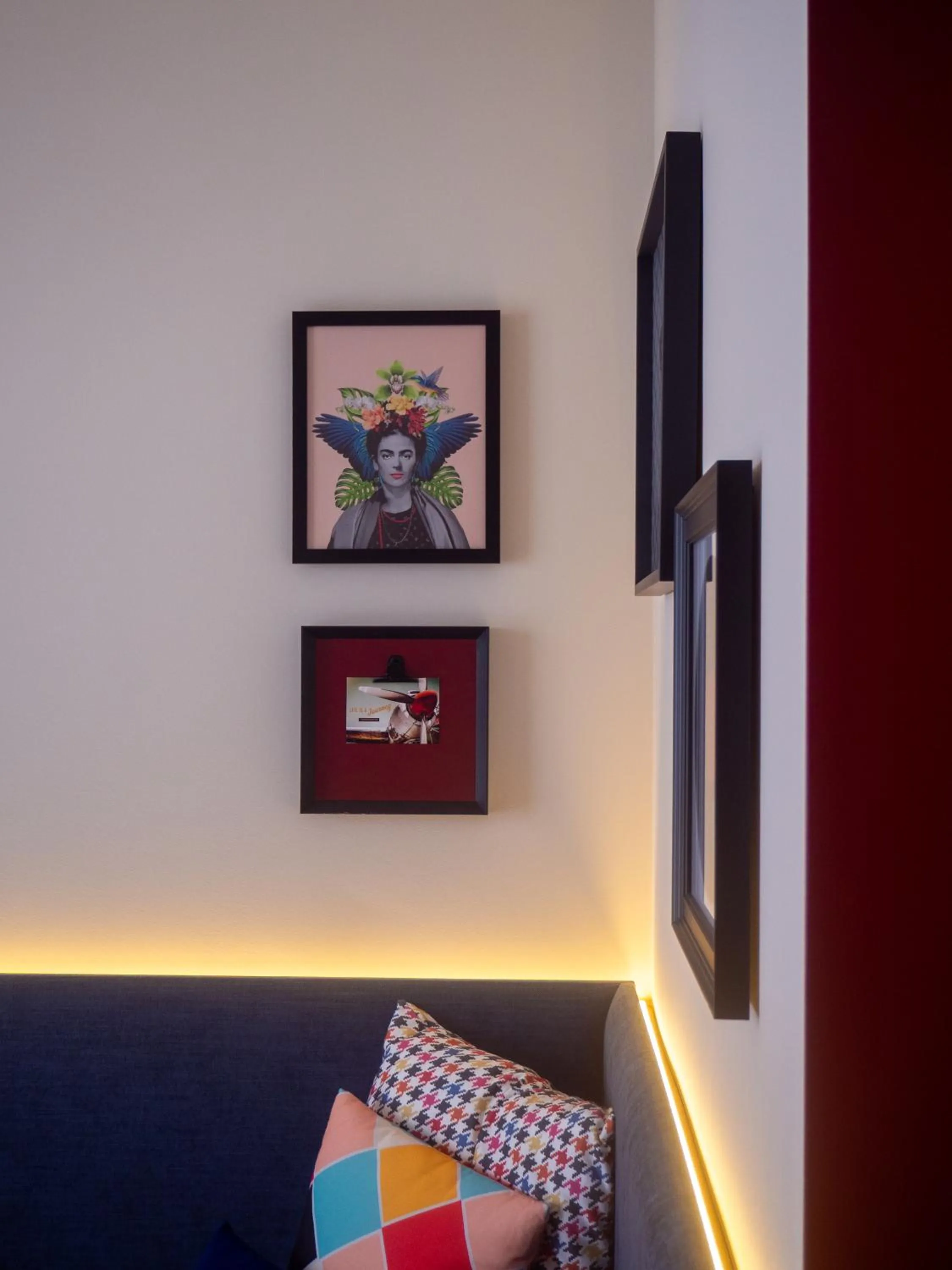 TV and multimedia in Hampton by Hilton Munich Airport South