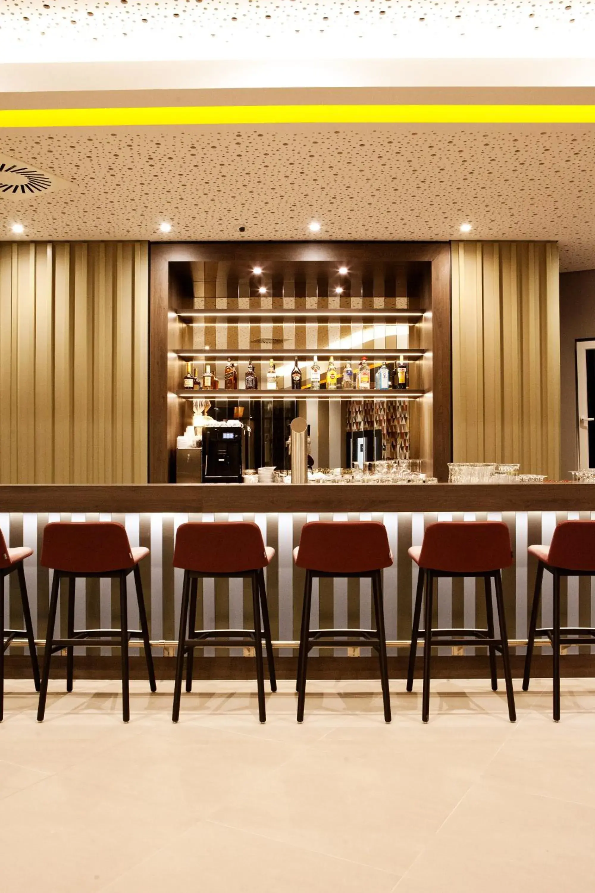 Lounge or bar in Hampton by Hilton Munich Airport South Lounge or bar in Hampton by Hilton Munich Airport South