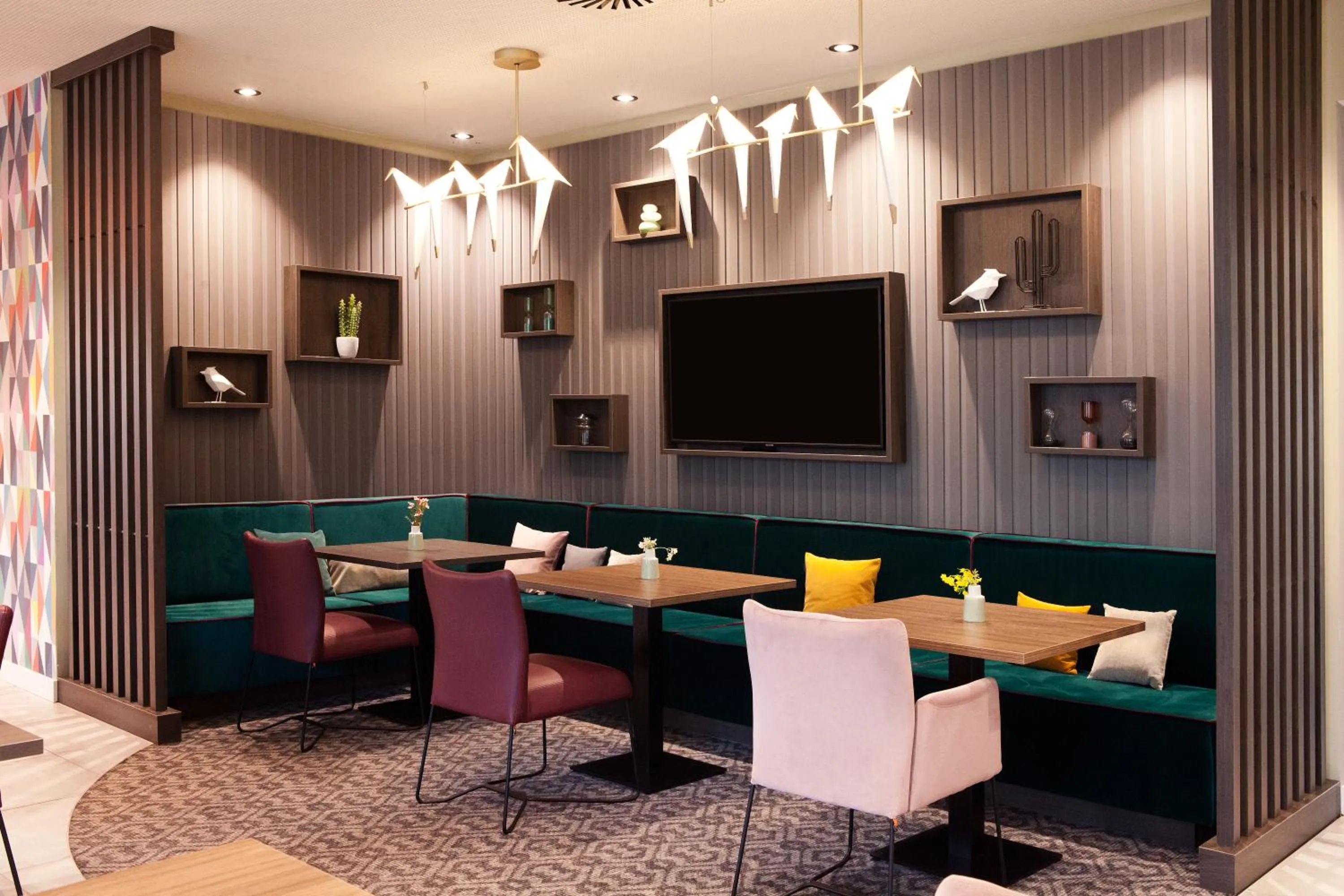 TV and multimedia in Hampton by Hilton Munich Airport South