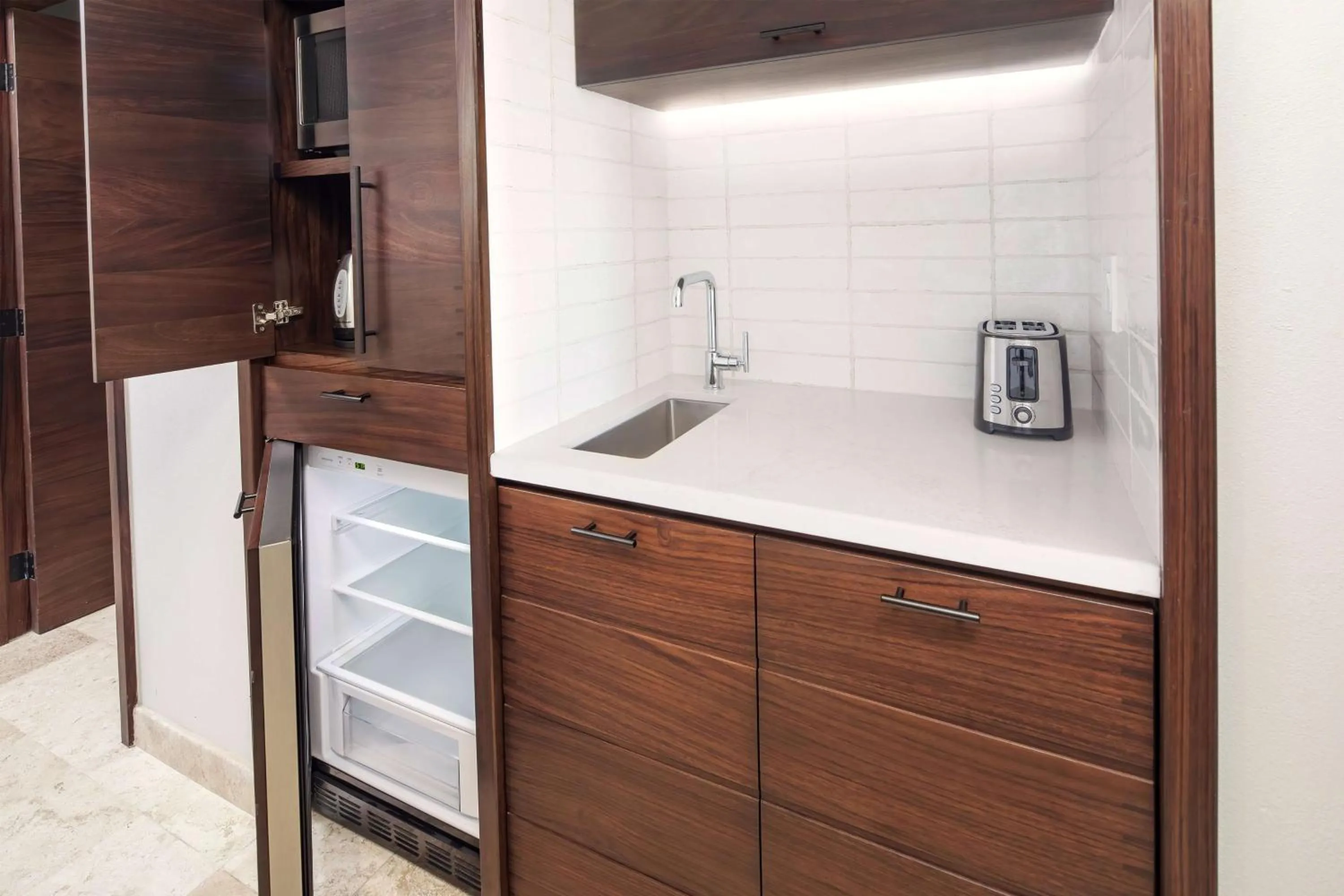 Photo of the whole room in Hilton Grand Vacations Club La Pacifica Los Cabos