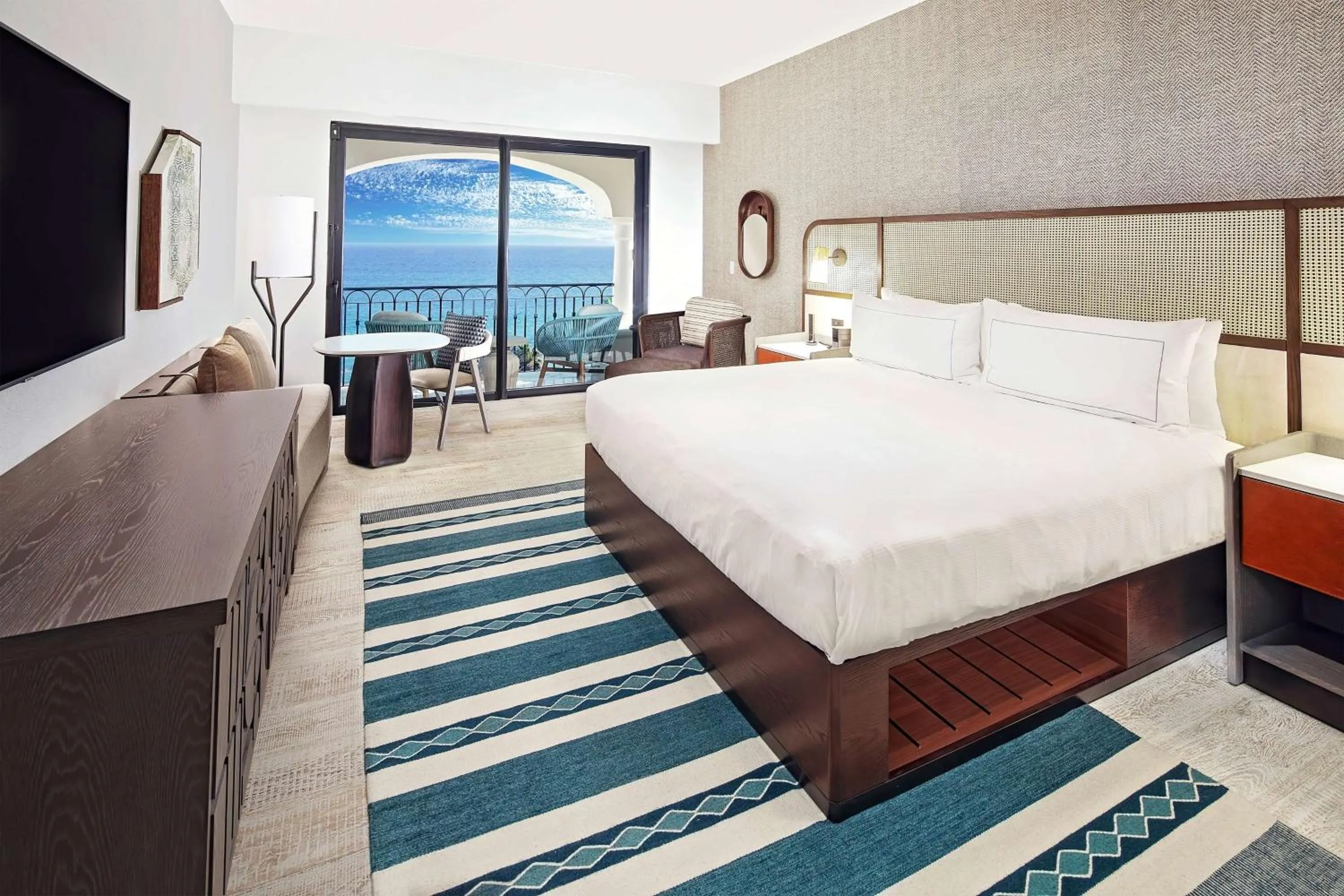 Bedroom, Bed in Hilton Grand Vacations Club La Pacifica Los Cabos