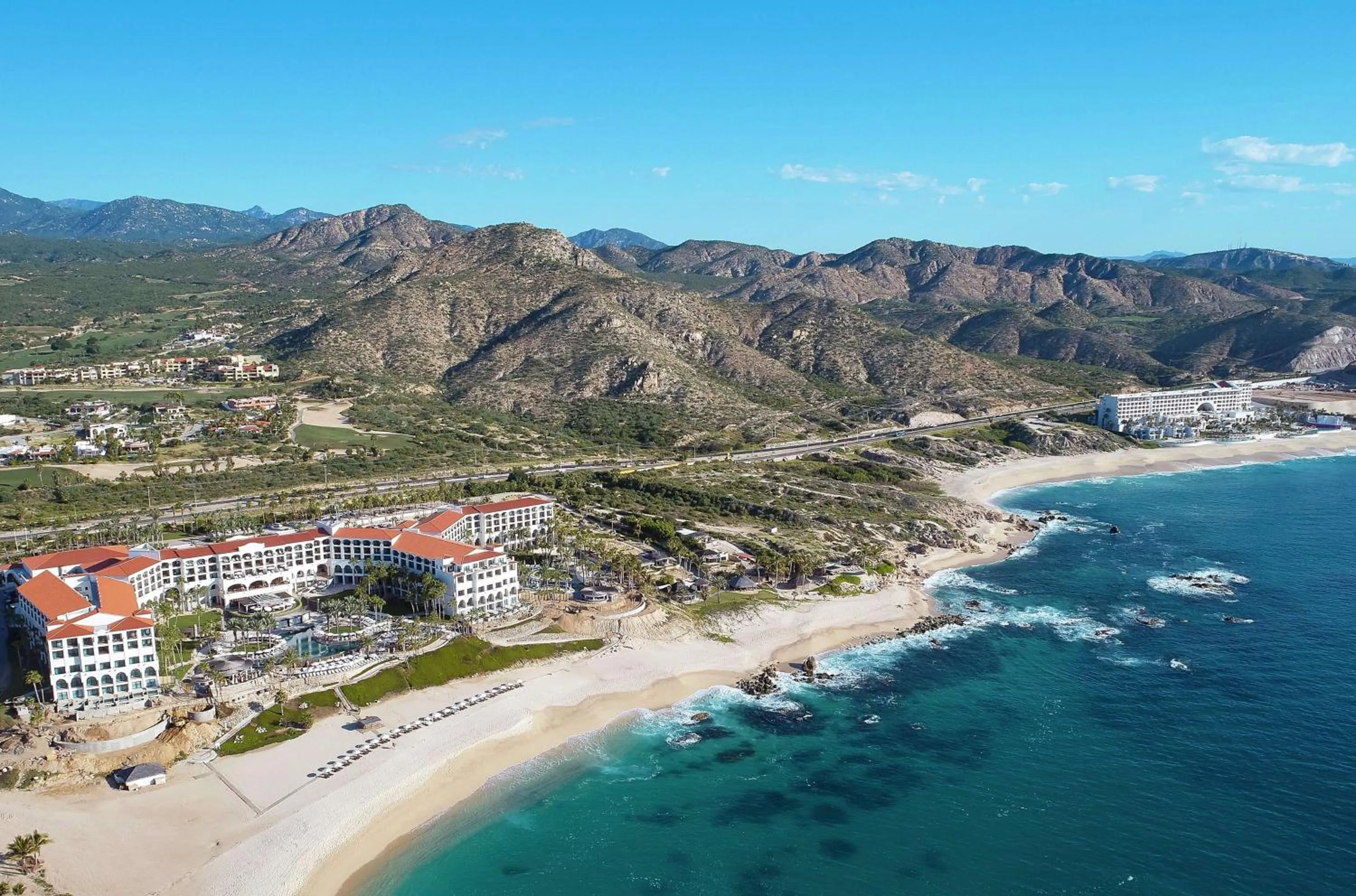 Property building in Hilton Grand Vacations Club La Pacifica Los Cabos