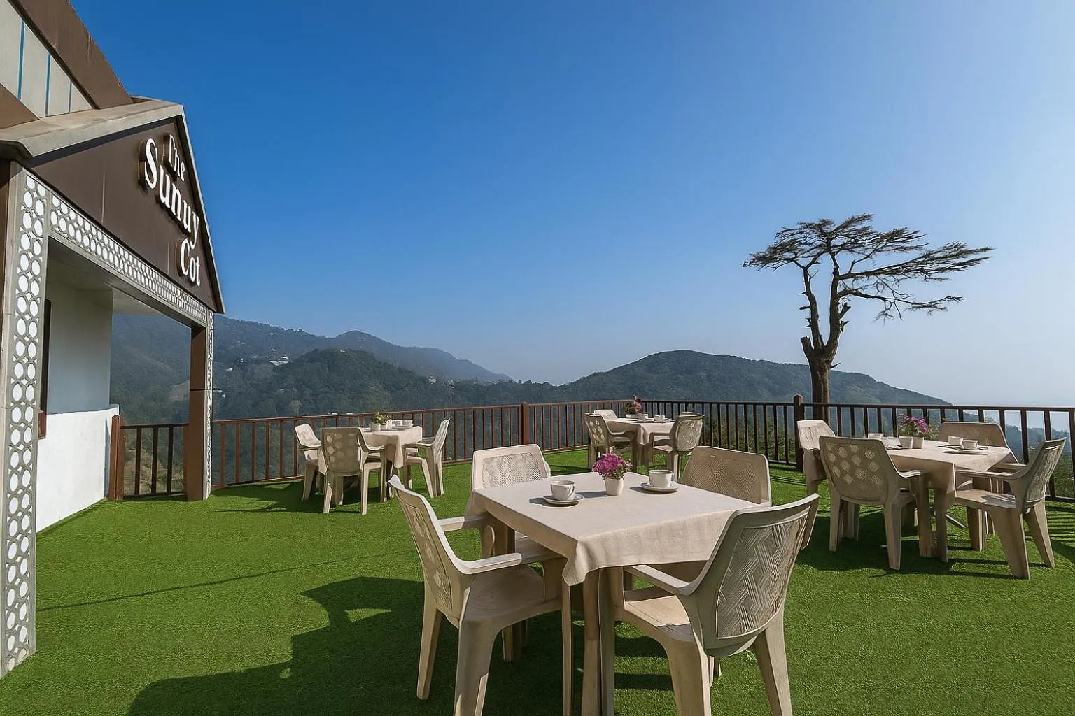 Restaurant/places to eat in Hotel Sunny Cot - Free Mall Shuttle and Parking