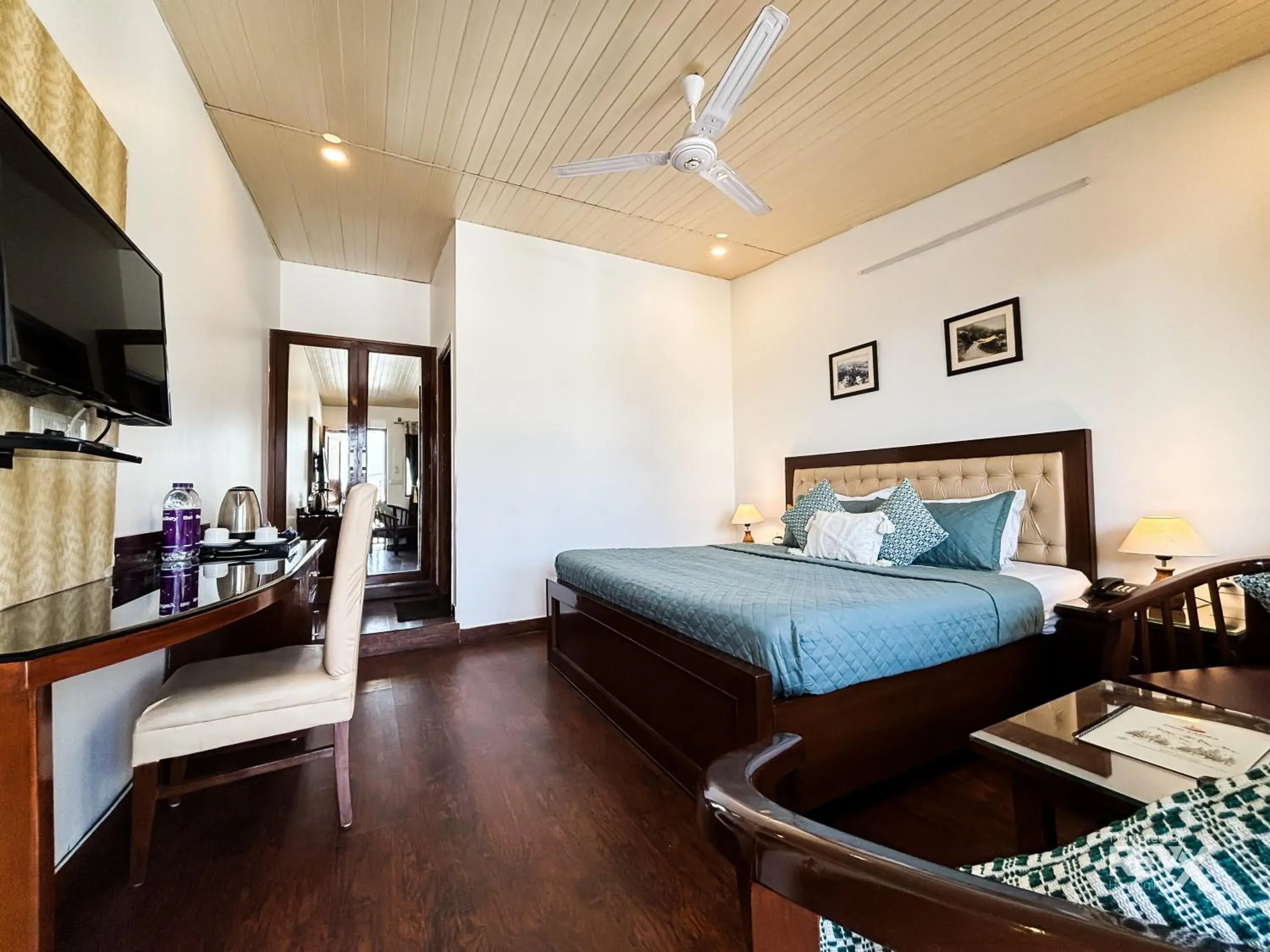 Bed in Hotel Sunny Cot - Free Mall Shuttle and Parking Bed in Hotel Sunny Cot - Free Mall Shuttle and Parking