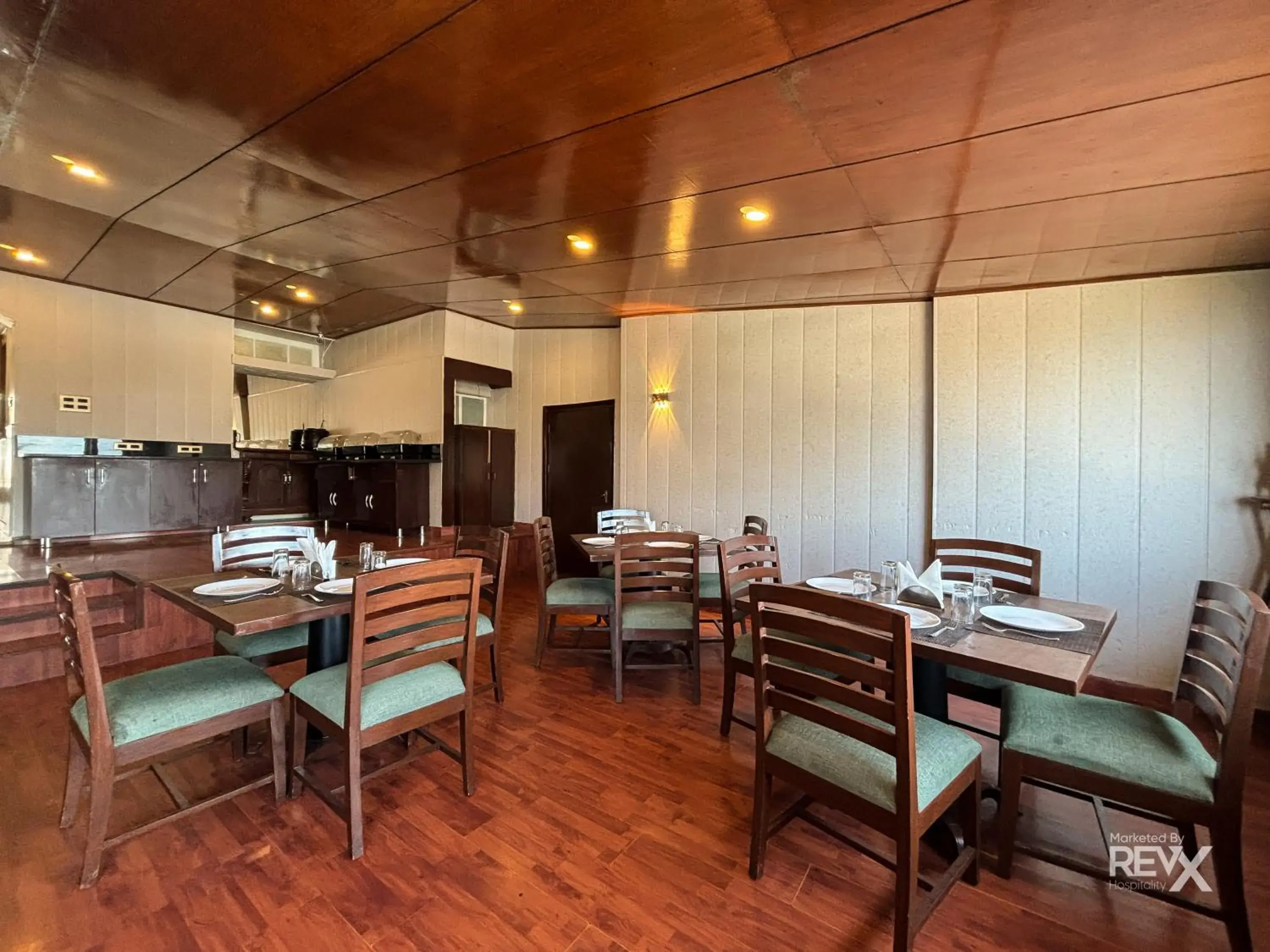 Restaurant/places to eat in Hotel Sunny Cot - Free Mall Shuttle and Parking Restaurant/places to eat in Hotel Sunny Cot - Free Mall Shuttle and Parking