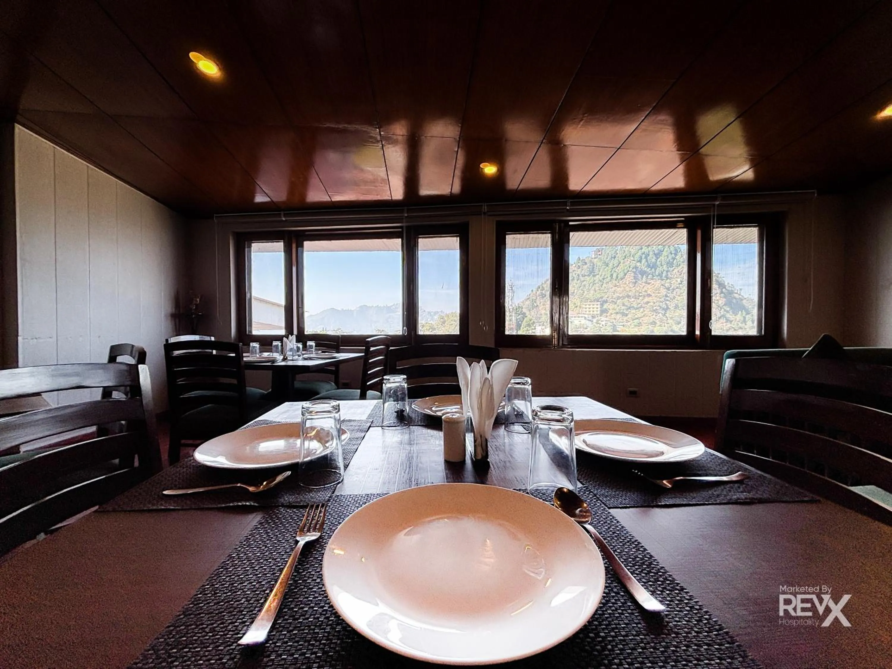 Restaurant/places to eat in Hotel Sunny Cot - Free Mall Shuttle and Parking