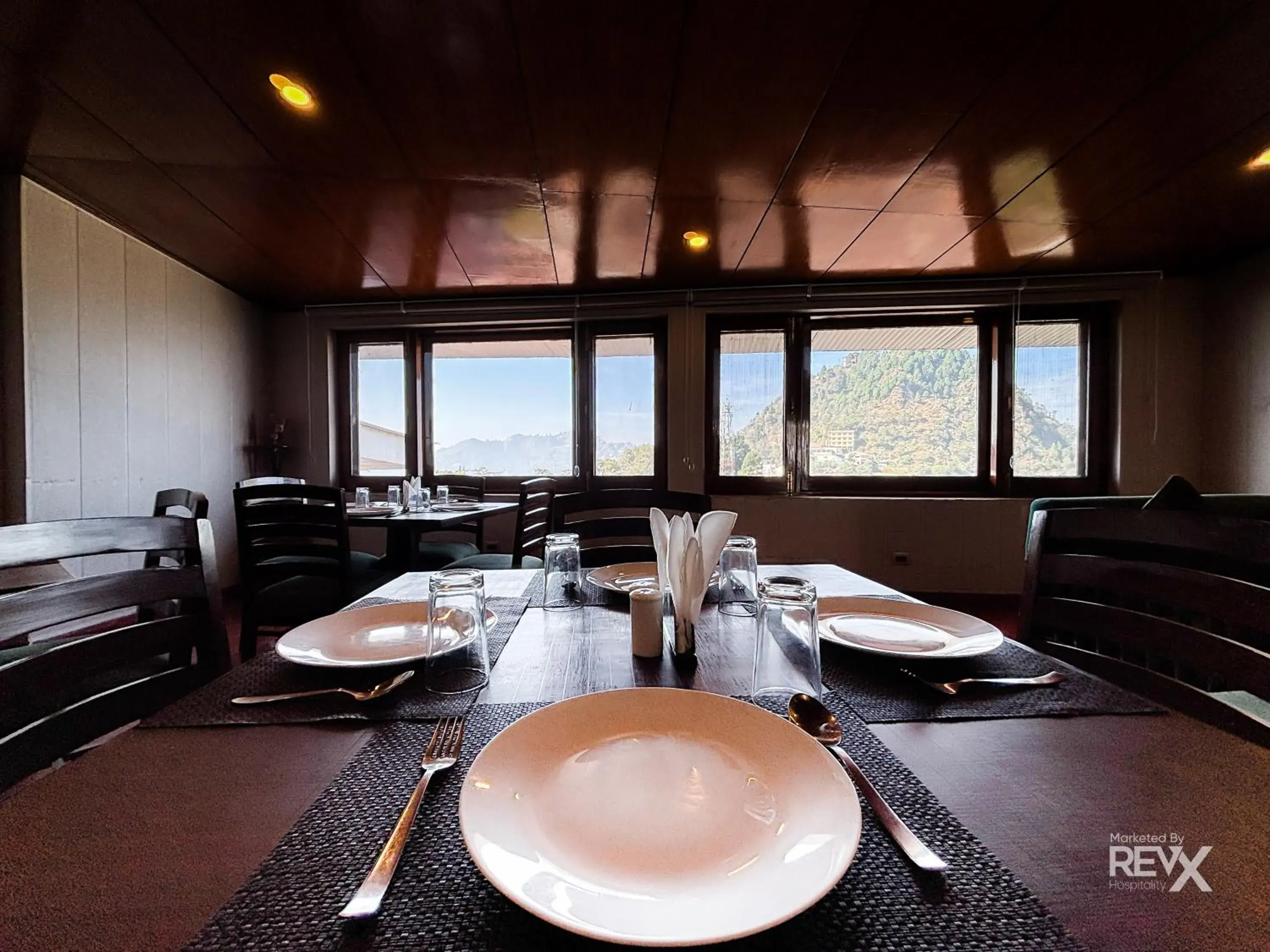 Restaurant/places to eat in Hotel Sunny Cot - Free Mall Shuttle and Parking Restaurant/places to eat in Hotel Sunny Cot - Free Mall Shuttle and Parking