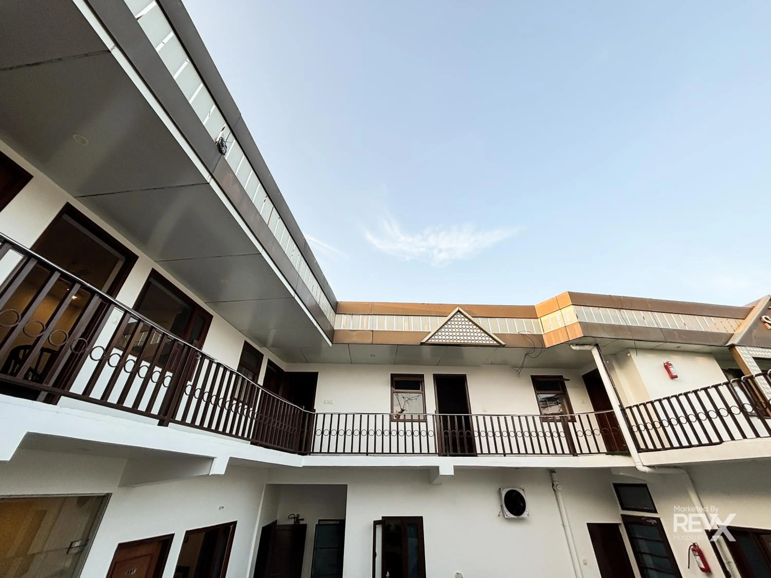 Property building in Hotel Sunny Cot - Free Mall Shuttle and Parking