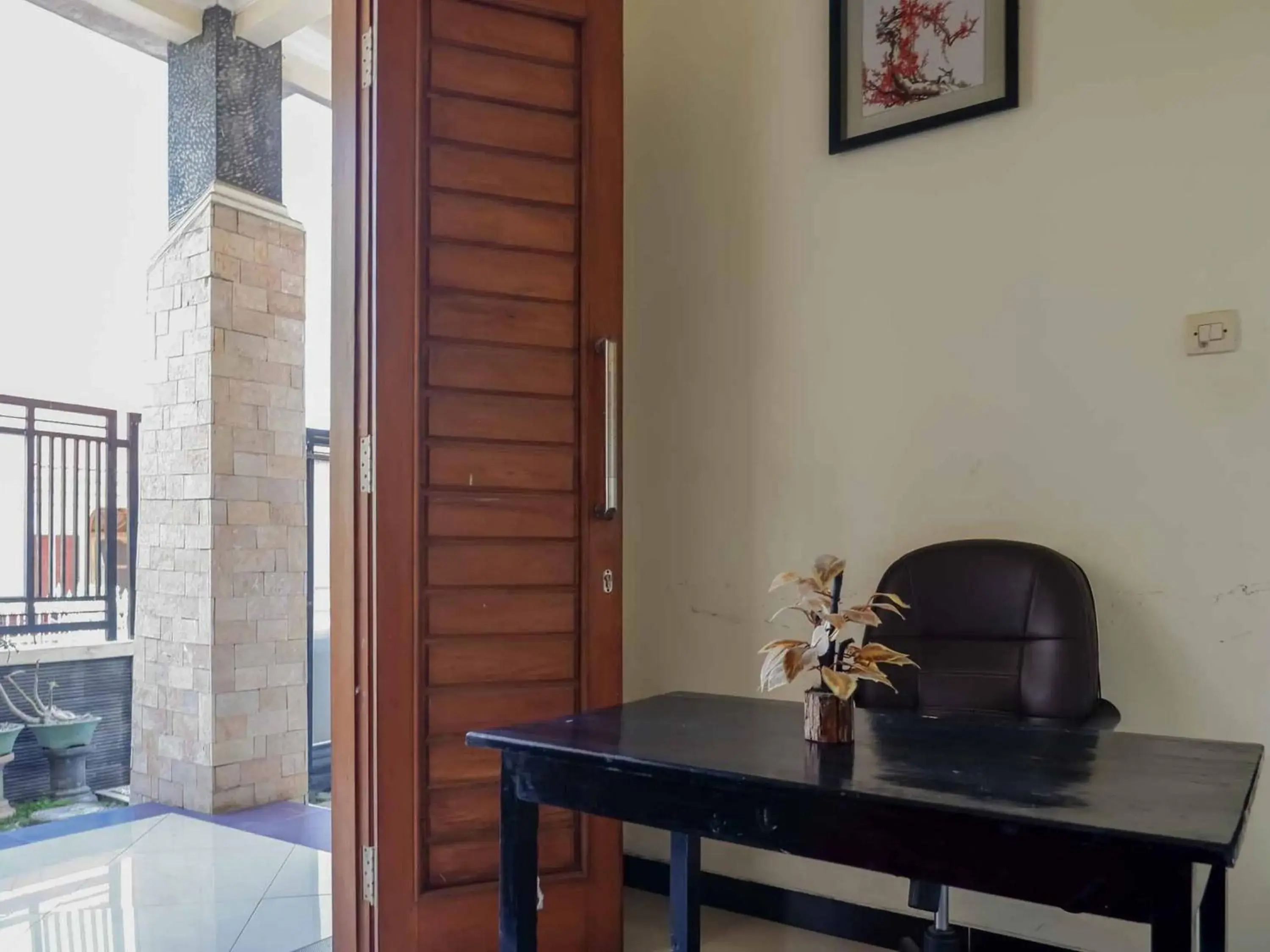 Lobby or reception in RedDoorz near RSUD Nganjuk Lobby or reception in RedDoorz near RSUD Nganjuk