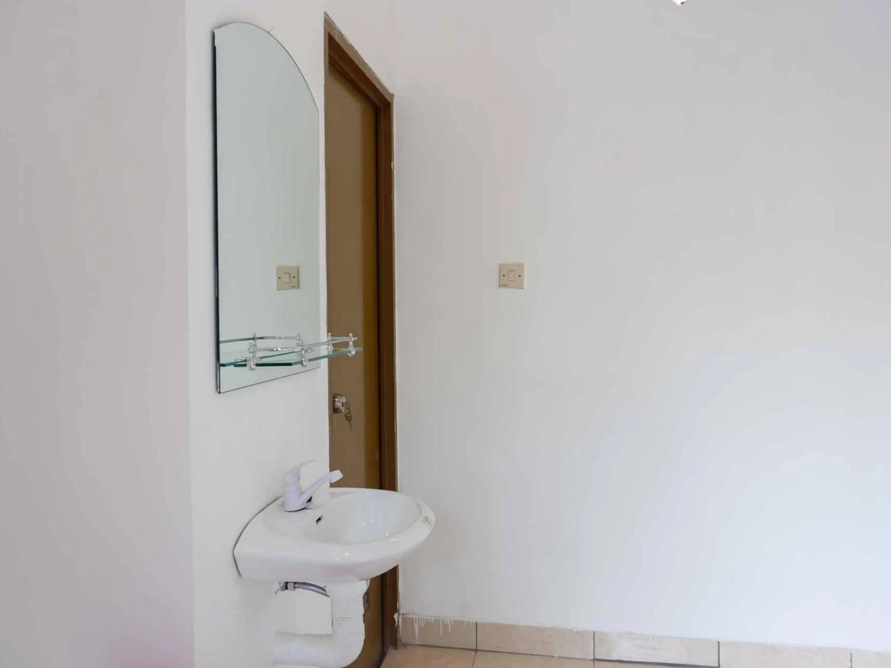 Bathroom in RedDoorz near RSUD Nganjuk