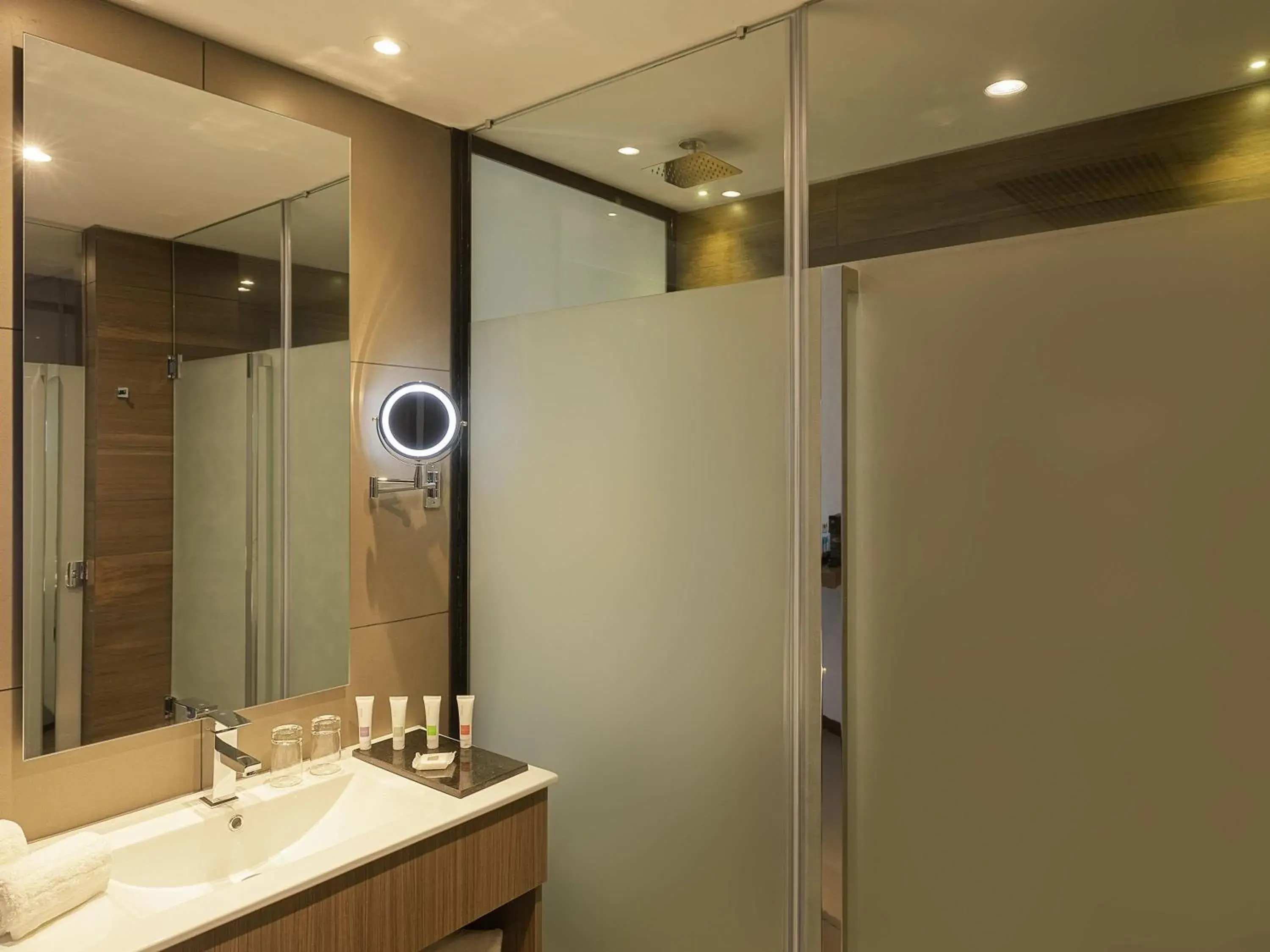 Premier King Room with Rainforest View in Swissotel Santa Cruz de La Sierra Premier King Room with Rainforest View in Swissotel Santa Cruz de La Sierra