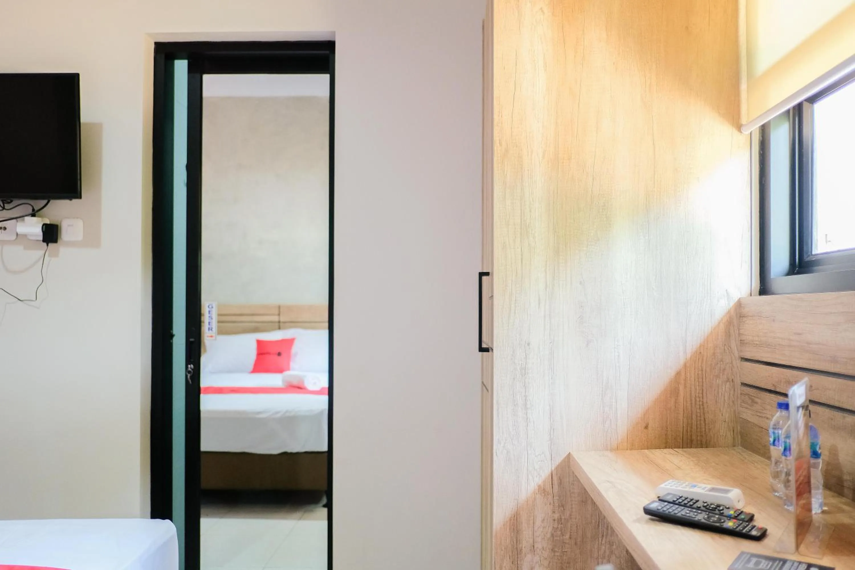 Bed in RedDoorz near Trans Studio Mall Cibubur 3