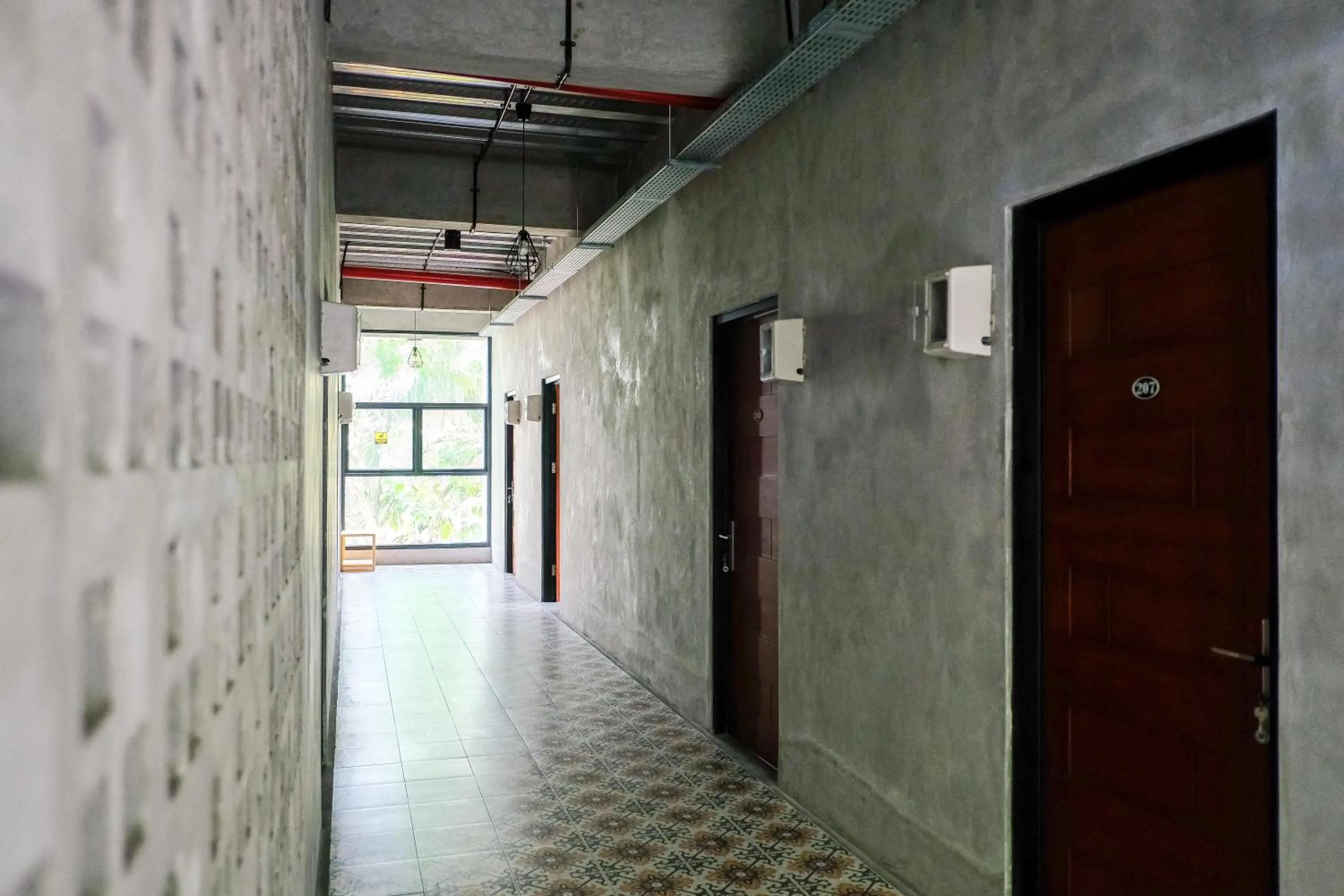 RedDoorz near Trans Studio Mall Cibubur 3