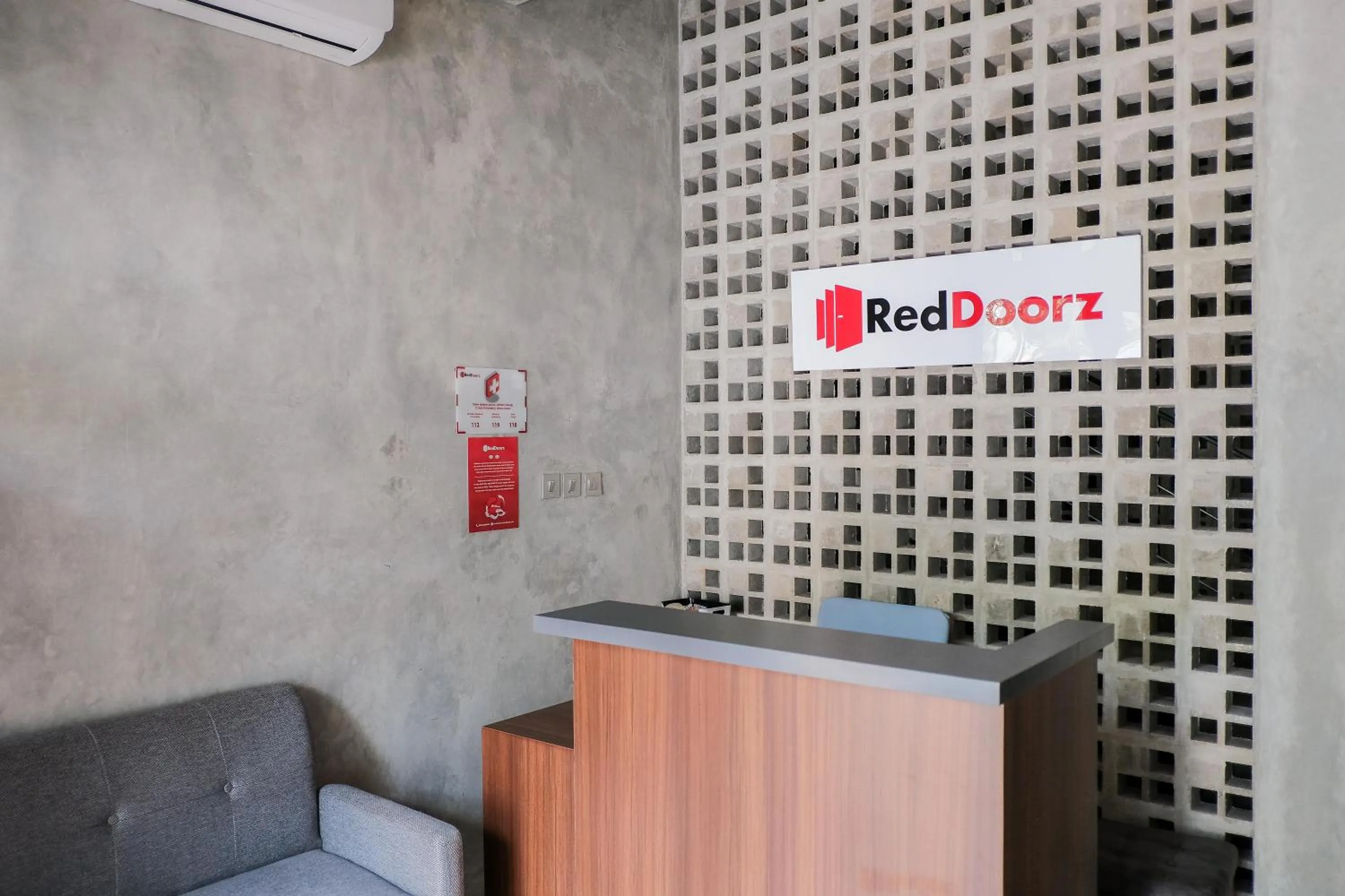 RedDoorz near Trans Studio Mall Cibubur 3