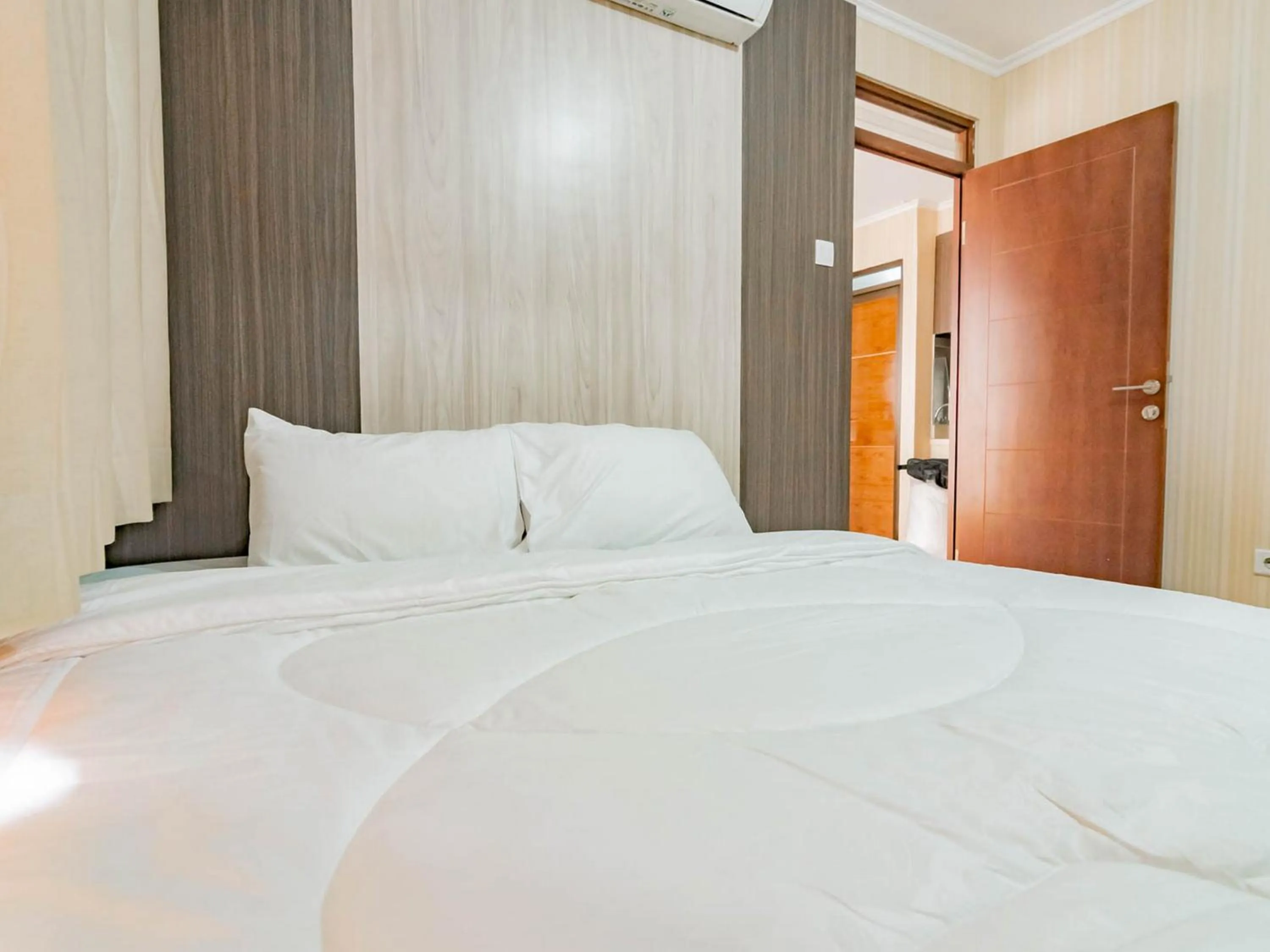 Bed in RedDoorz near Trans Studio Mall Cibubur 3