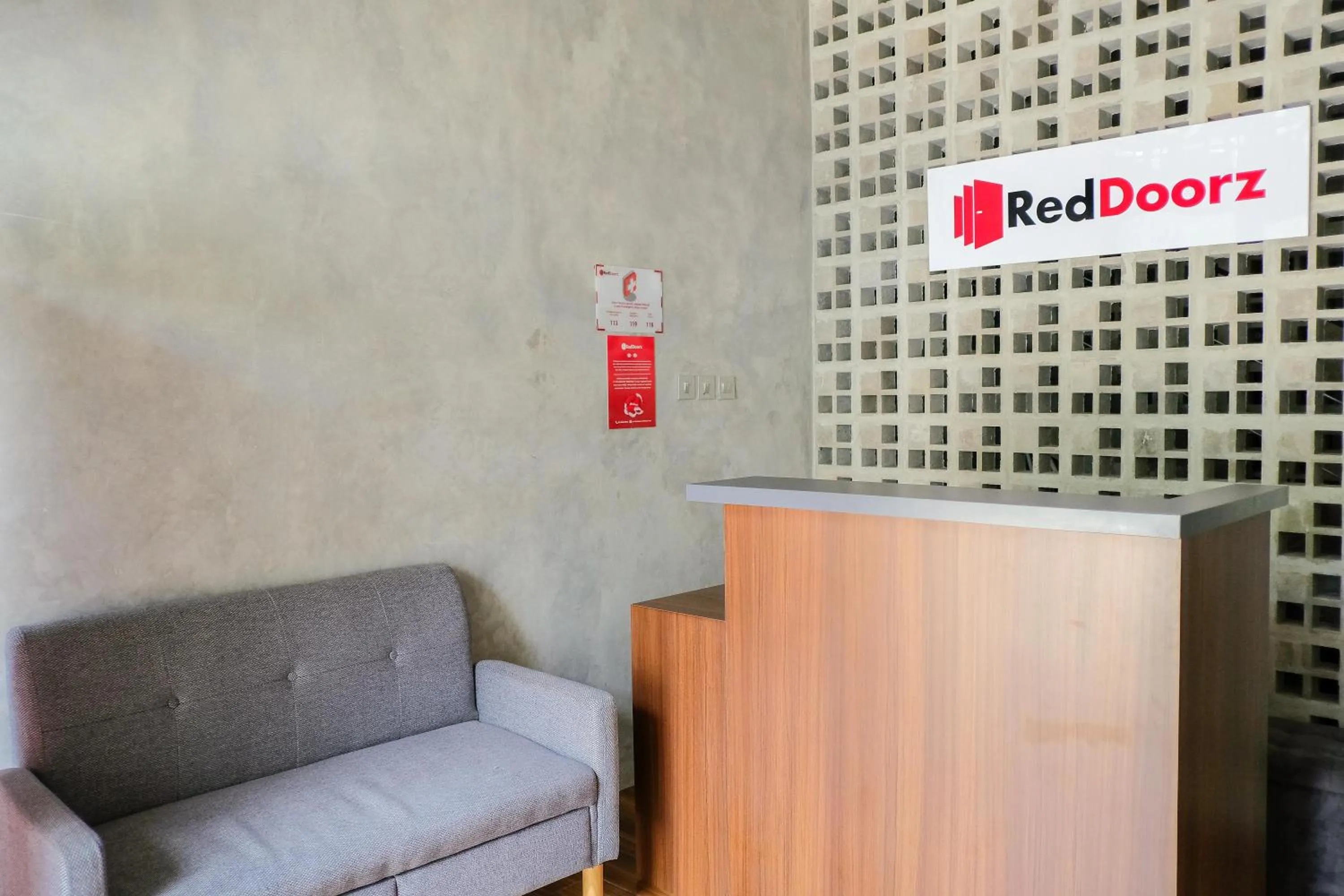 RedDoorz near Trans Studio Mall Cibubur 3