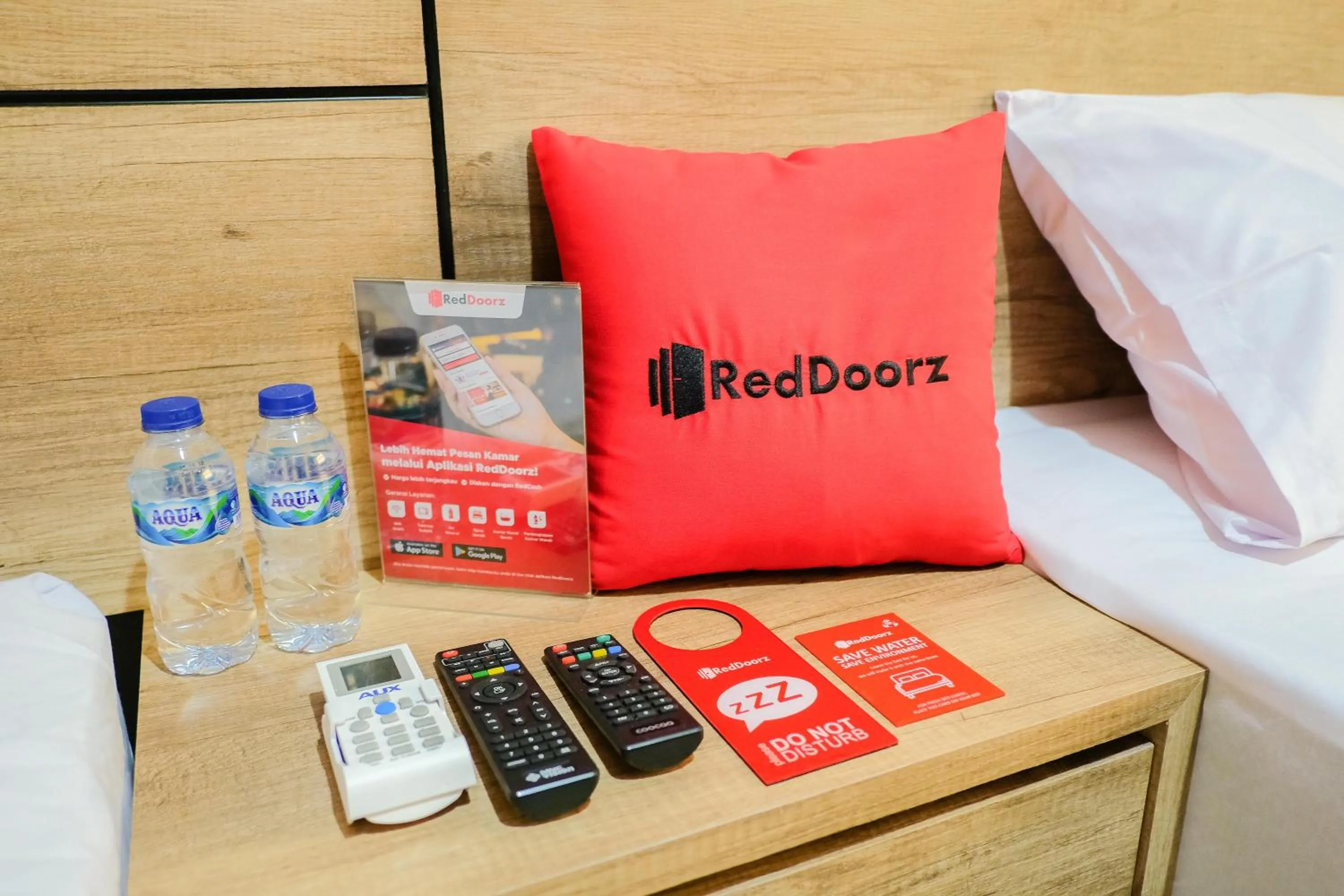 Bed in RedDoorz near Trans Studio Mall Cibubur 3