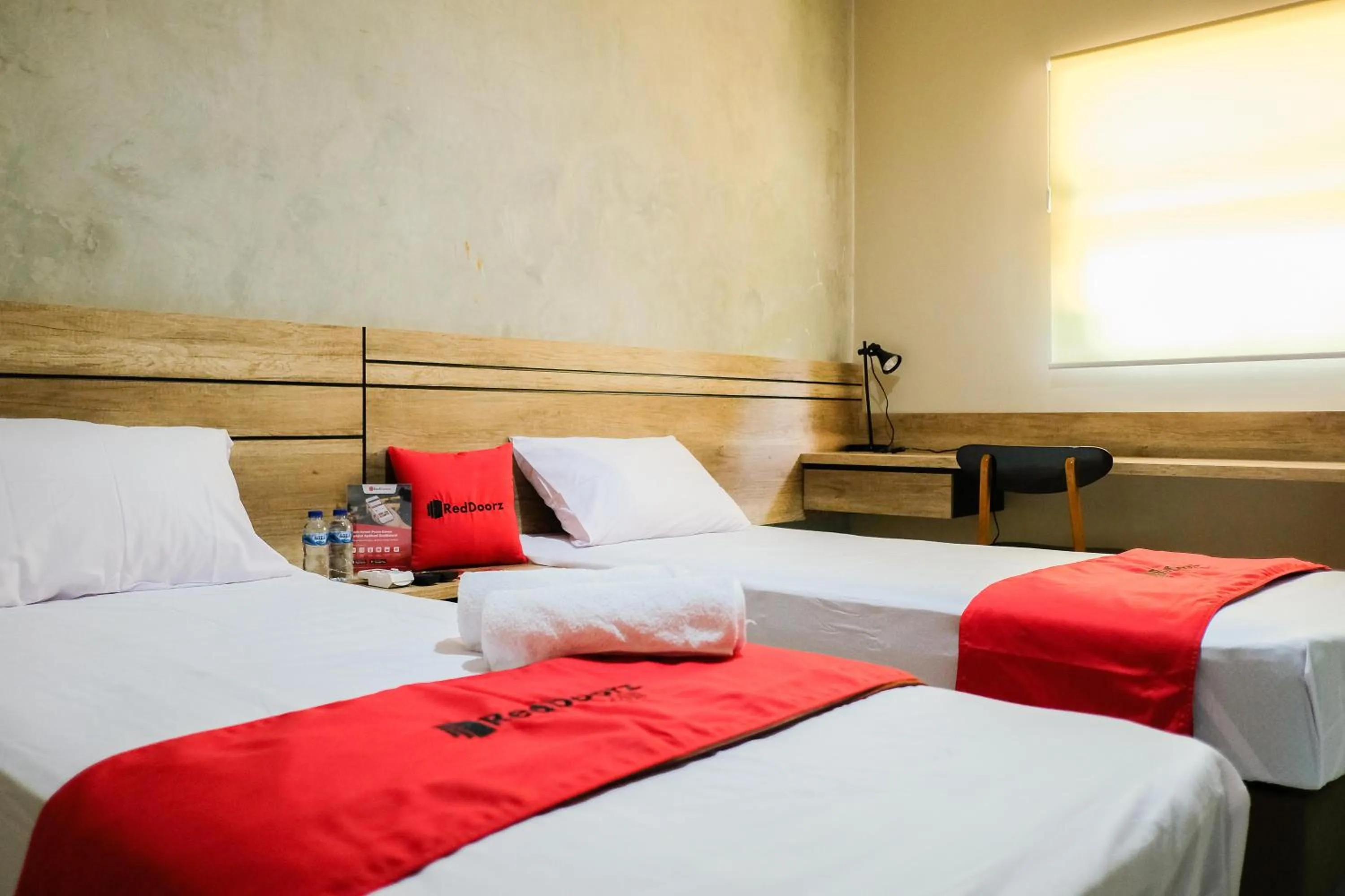 Bedroom, Bed in RedDoorz near Trans Studio Mall Cibubur 3
