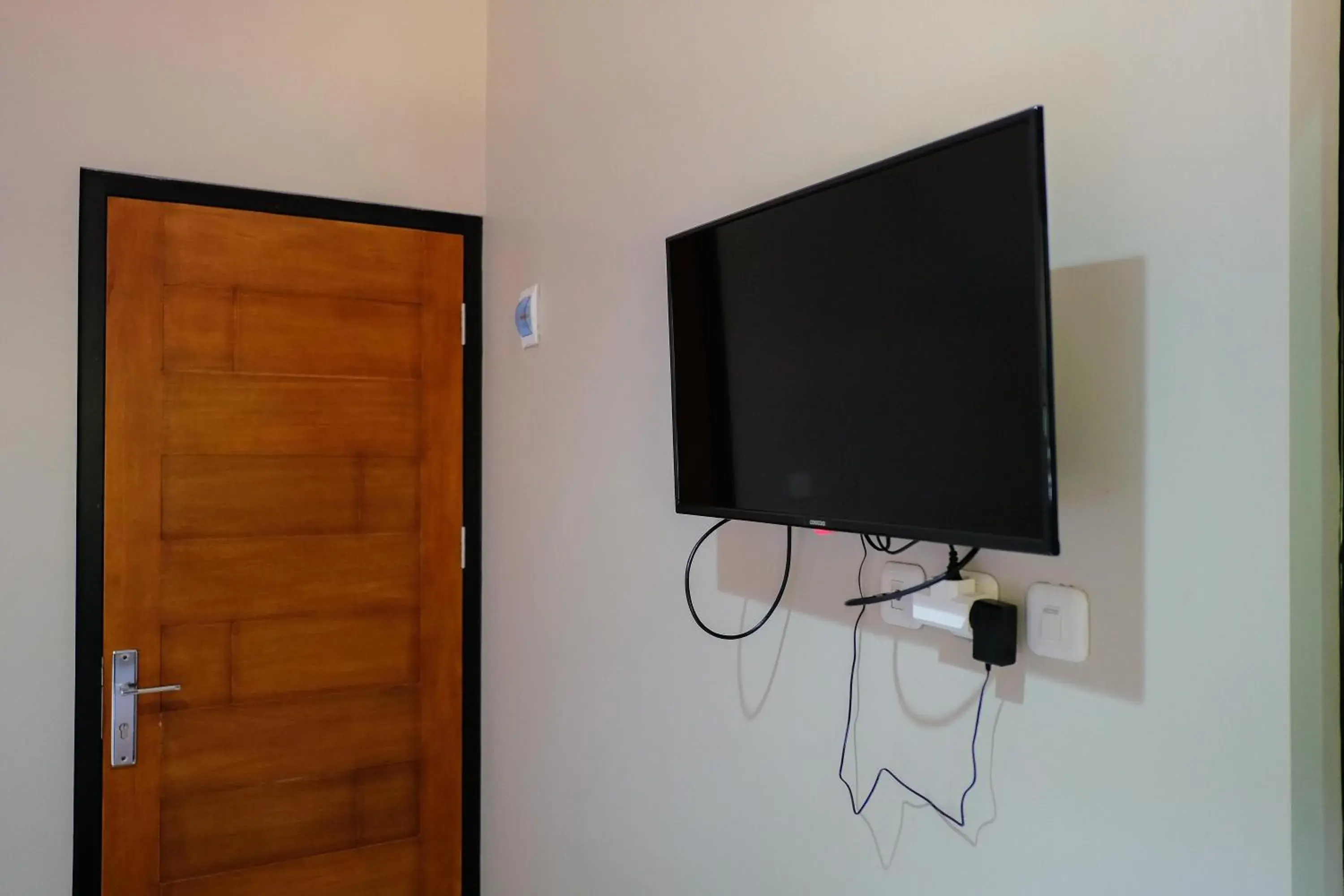 Double Room in RedDoorz near Trans Studio Mall Cibubur 3 Double Room in RedDoorz near Trans Studio Mall Cibubur 3