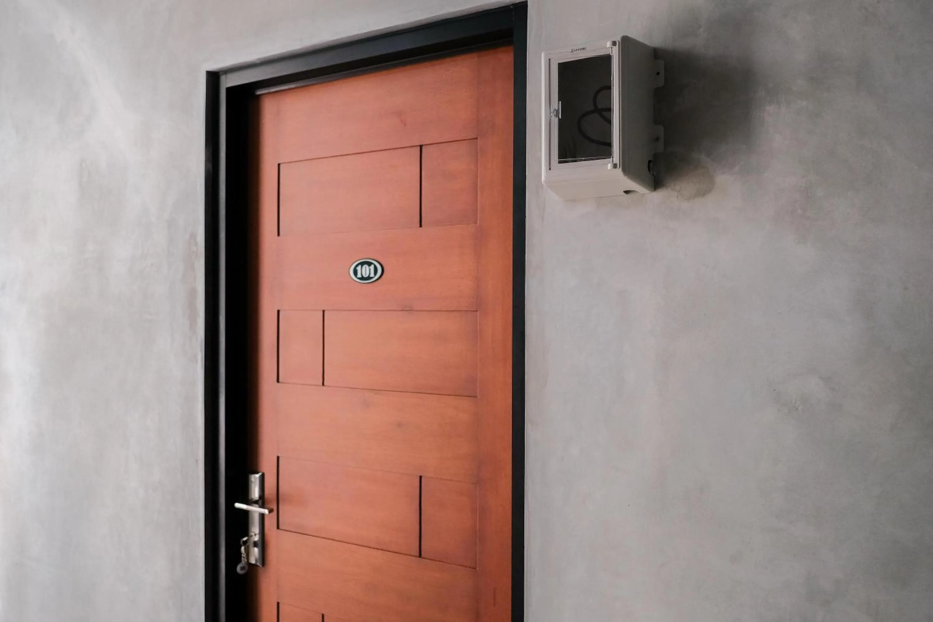 RedDoorz near Trans Studio Mall Cibubur 3