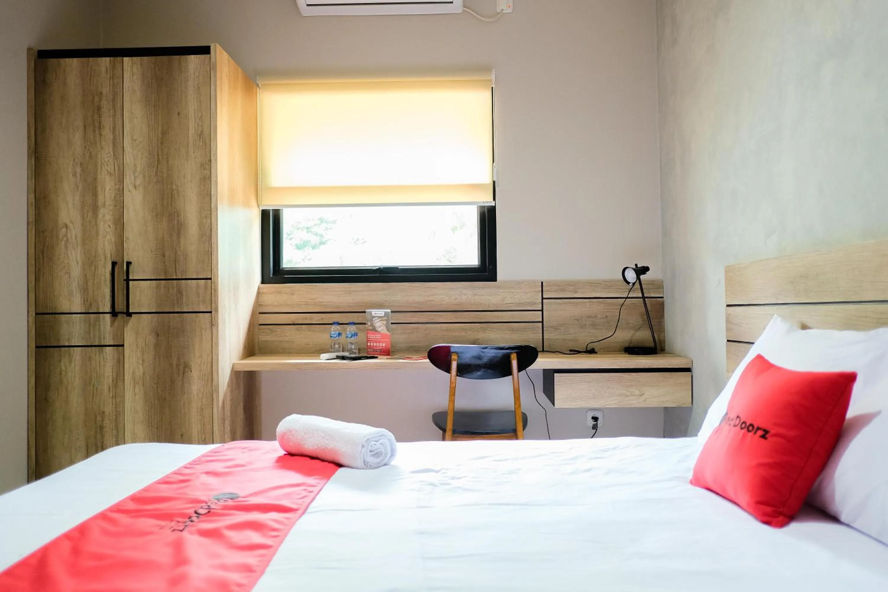 Bed in RedDoorz near Trans Studio Mall Cibubur 3