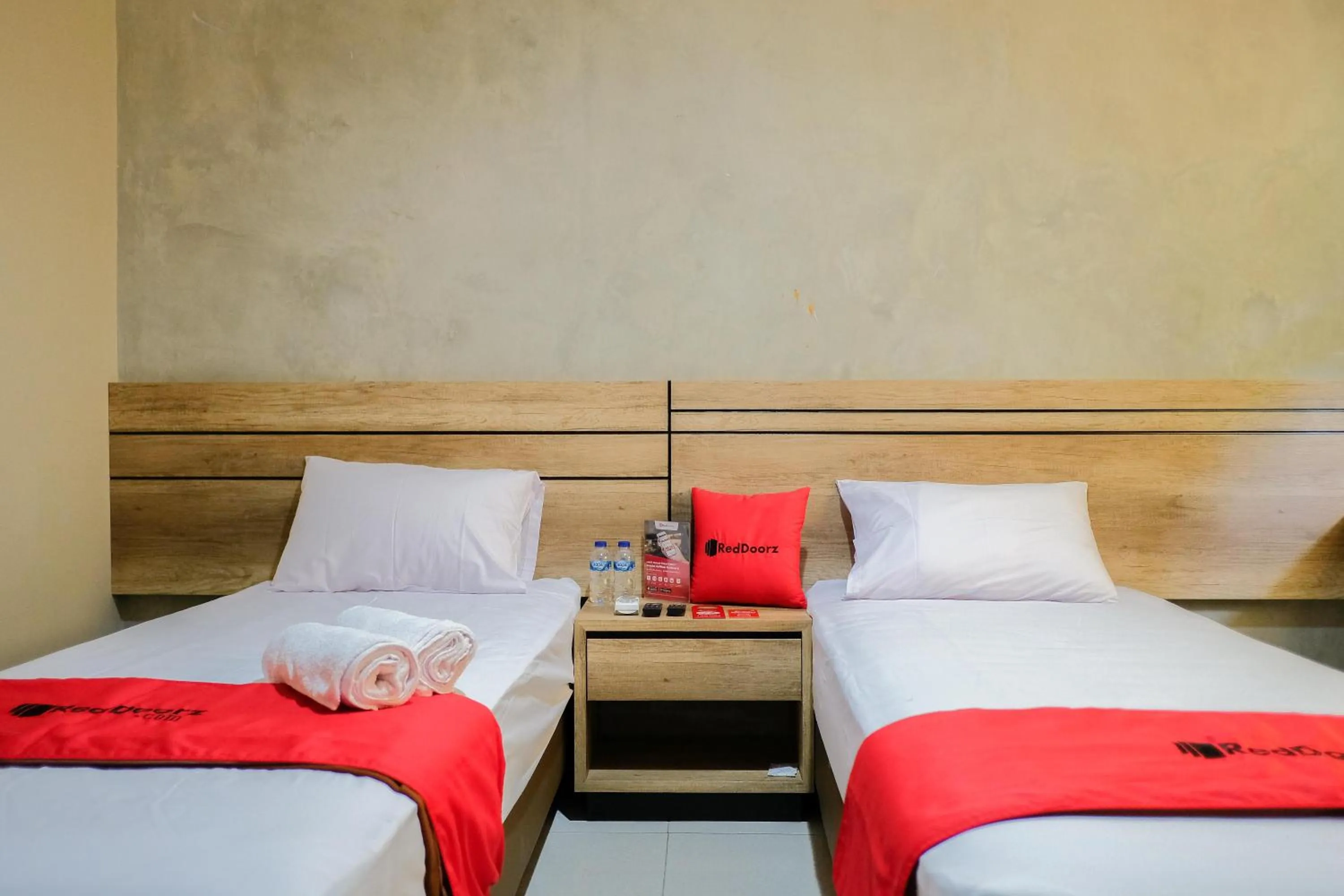 Bed in RedDoorz near Trans Studio Mall Cibubur 3