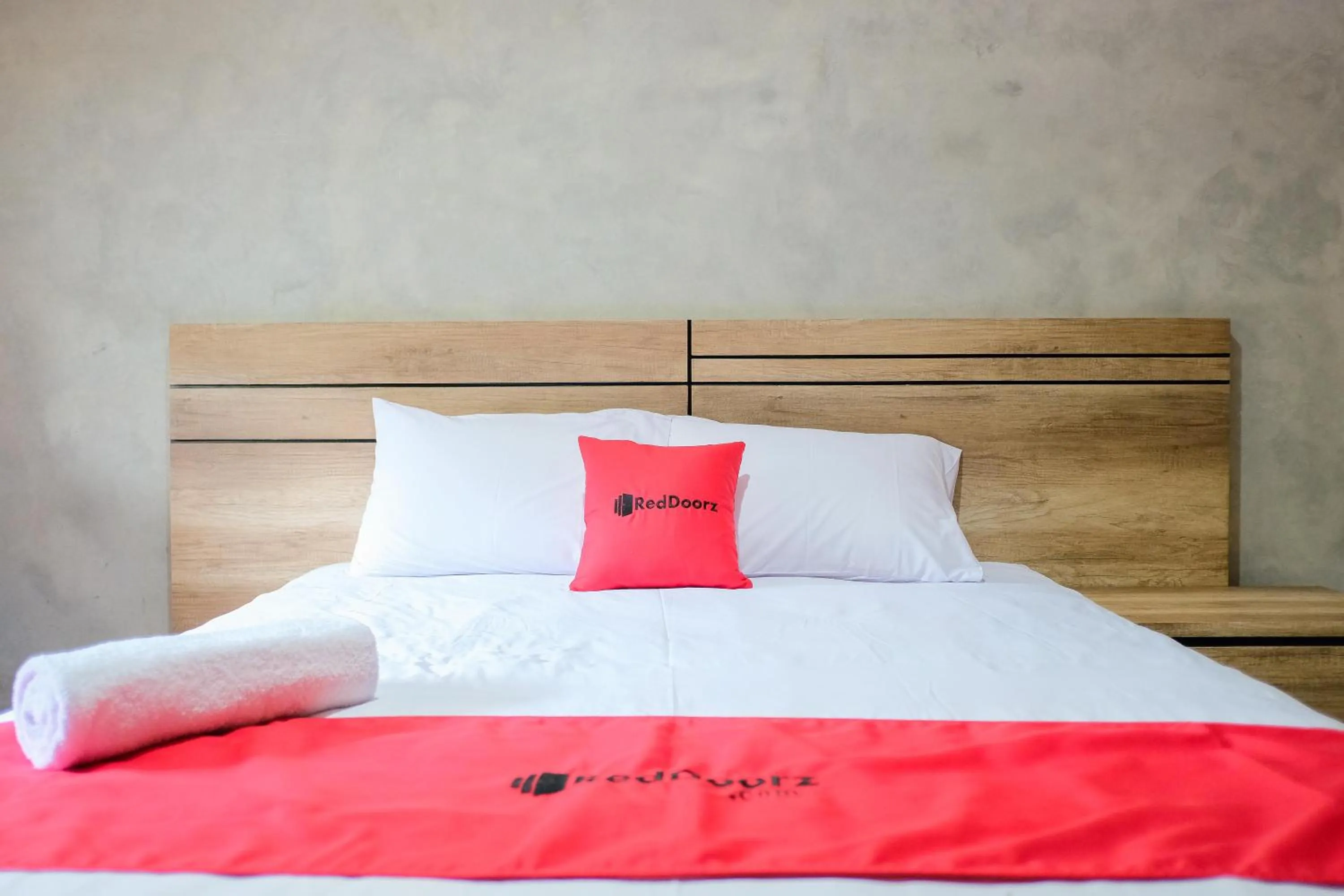 Bed in RedDoorz near Trans Studio Mall Cibubur 3