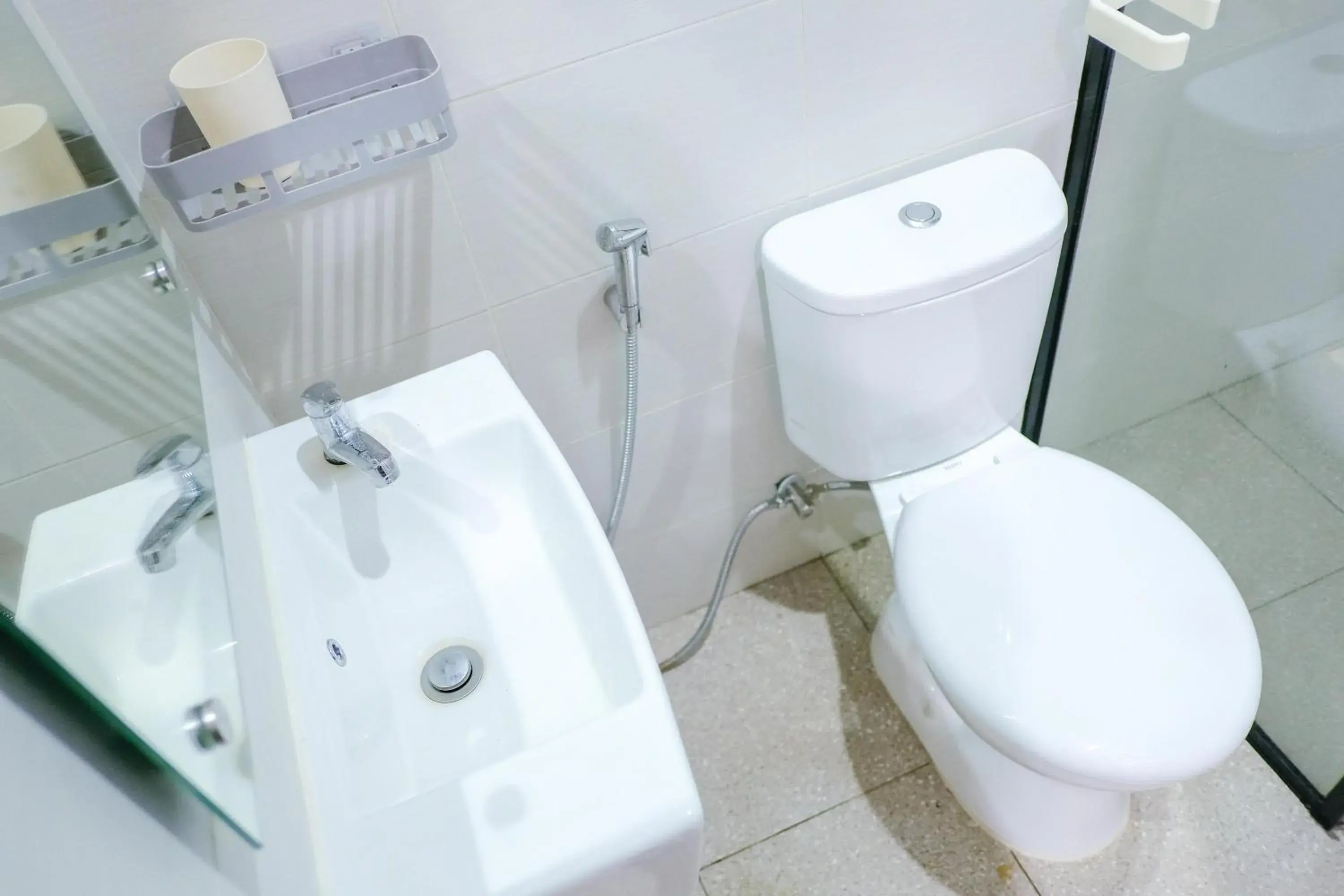Twin Room in RedDoorz near Trans Studio Mall Cibubur 3 Twin Room in RedDoorz near Trans Studio Mall Cibubur 3