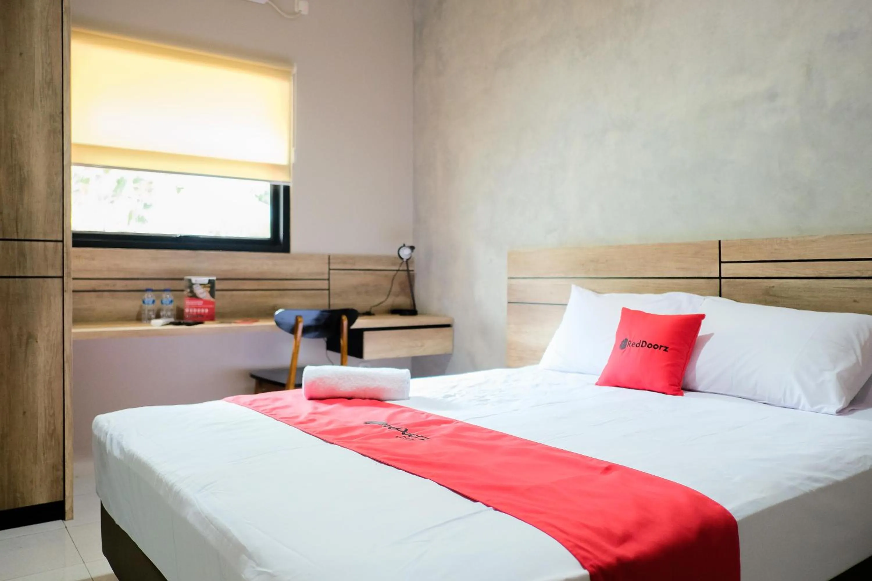 Bed in RedDoorz near Trans Studio Mall Cibubur 3